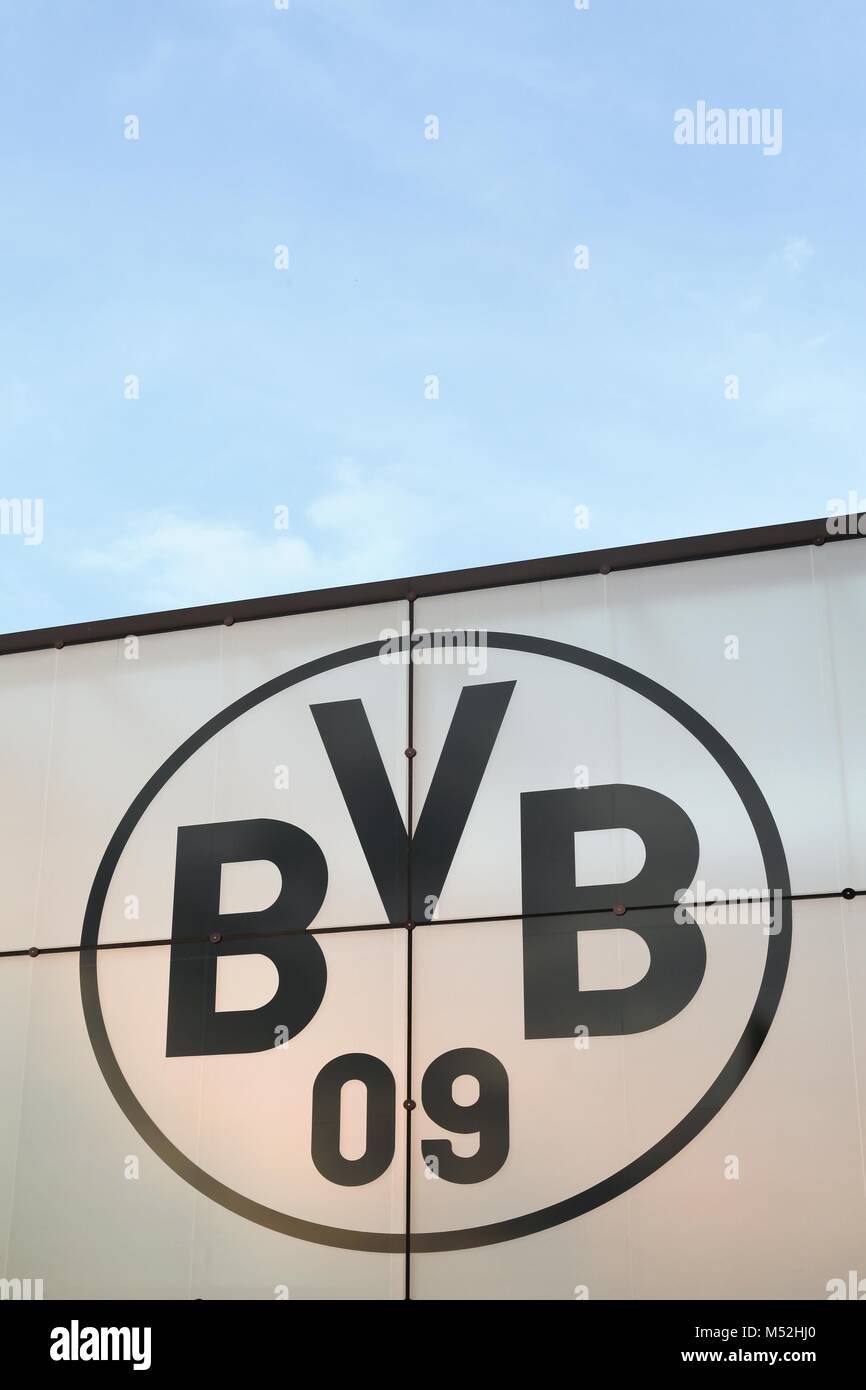 Dortmund, Deutschland - 24. Juli 2016: Borussia Dortmund Logo auf eine Wand. Borussia Dortmund oder BVB ist ein deutscher Sportverein in Dortmund Stockfoto