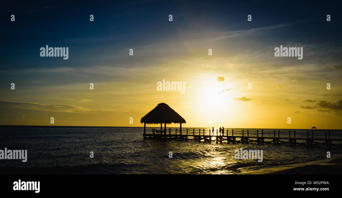 Pavillon Brücke Karibische Meer bei Sonnenuntergang Stockfoto
