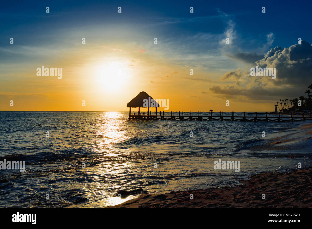 Pavillon Brücke Karibische Meer bei Sonnenuntergang Stockfoto