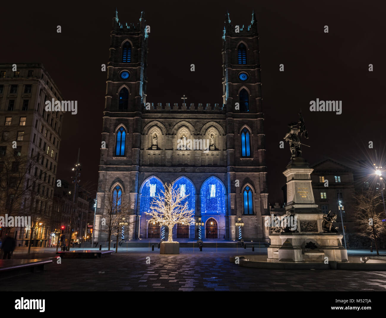 Nacht Beleuchtung in der Basilika Notre-Dame, die historische Kirche im Zentrum der Altstadt von Montreal, Quebec, Kanada. Stockfoto