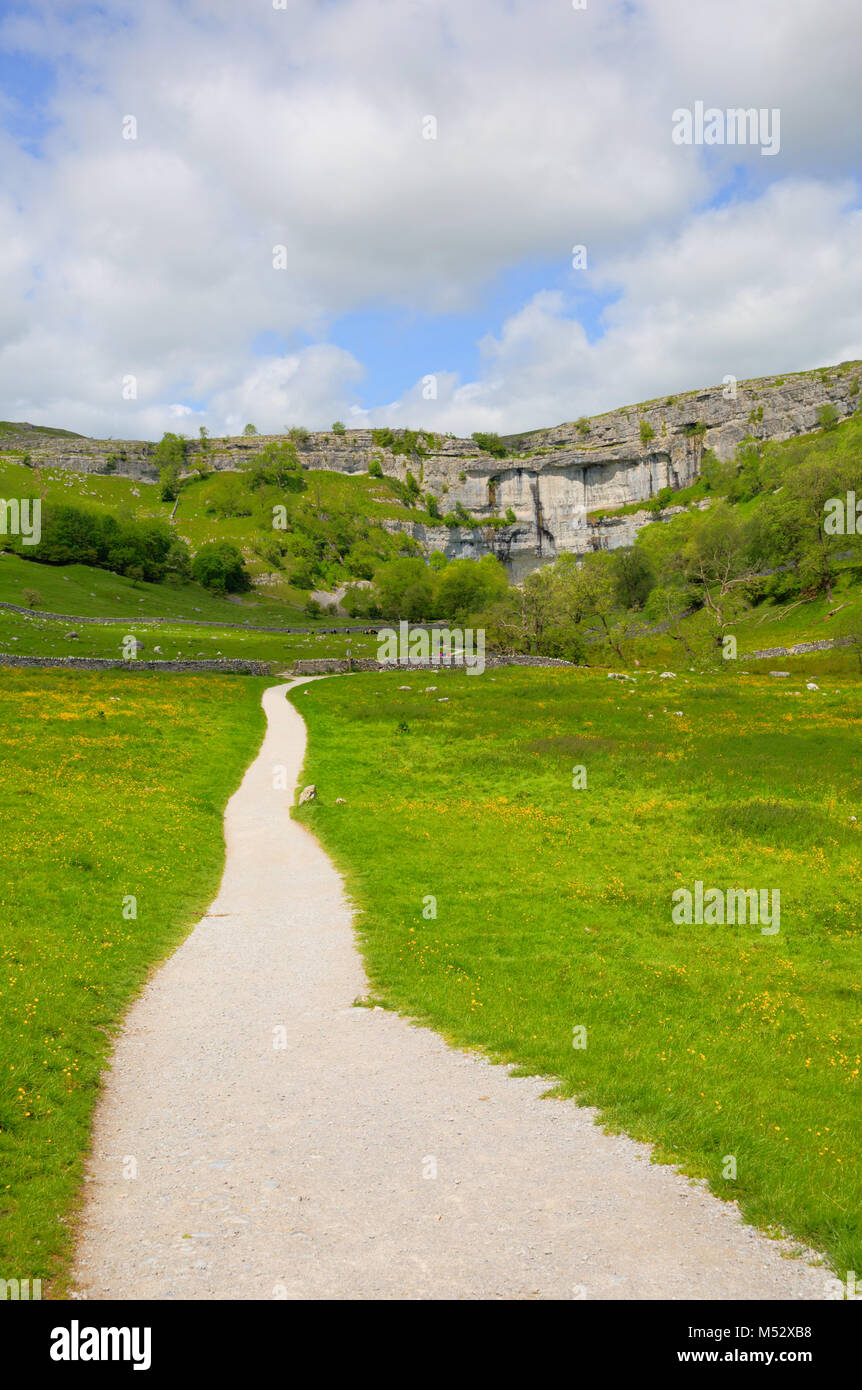 Malham Cove Yorkshire Dales National Park UK touristische Attraktion Stockfoto