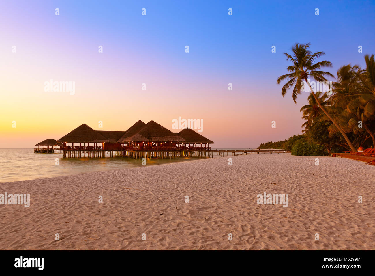 Wasser Cafe bei Sonnenuntergang - Malediven Stockfoto