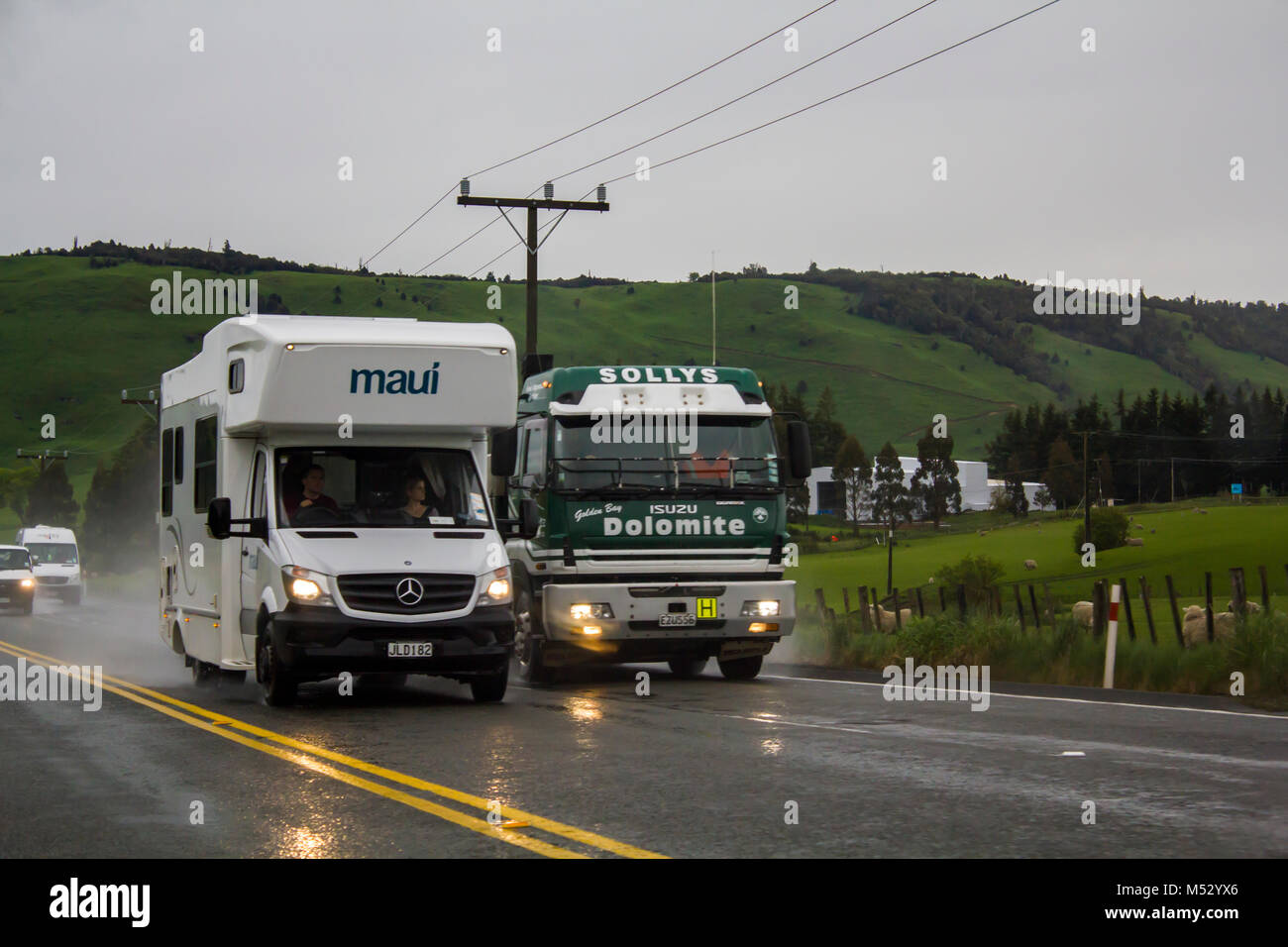 Lkw überholen Fotos und Bildmaterial in hoher Auflösung Alamy