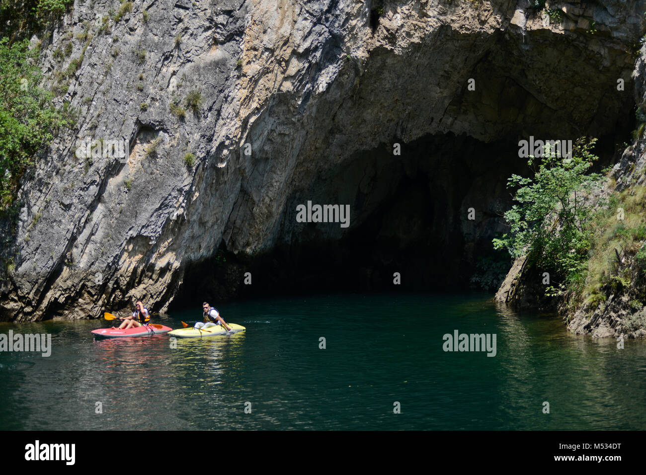 Kajak in Matka See, Matka Canyon, Mazedonien Stockfoto