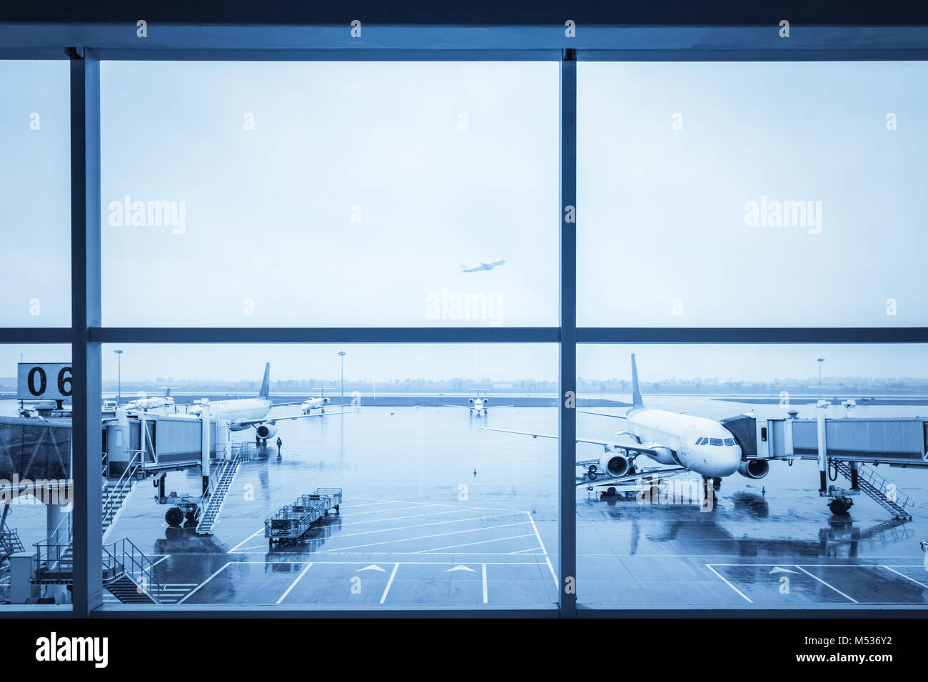 Flughafen Fenster Szene Stockfoto