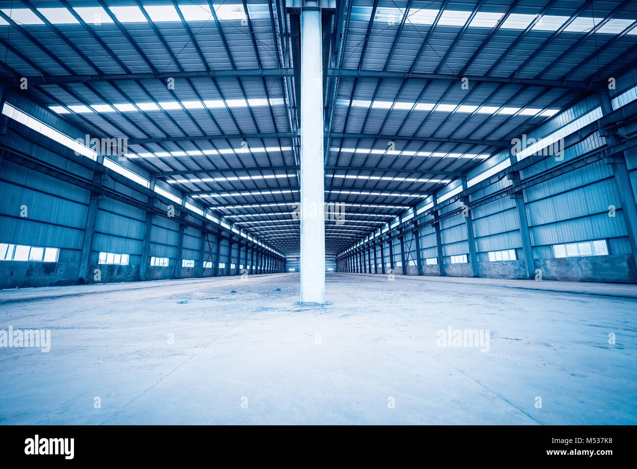 Leere Struktur aus Stahl Lager Stockfoto