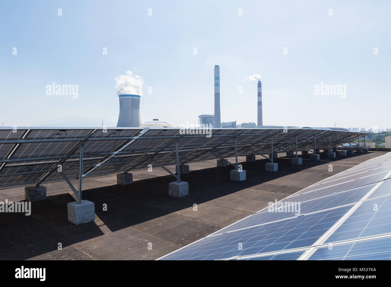 Dach Solar Energie und thermisches Kraftwerk Stockfoto