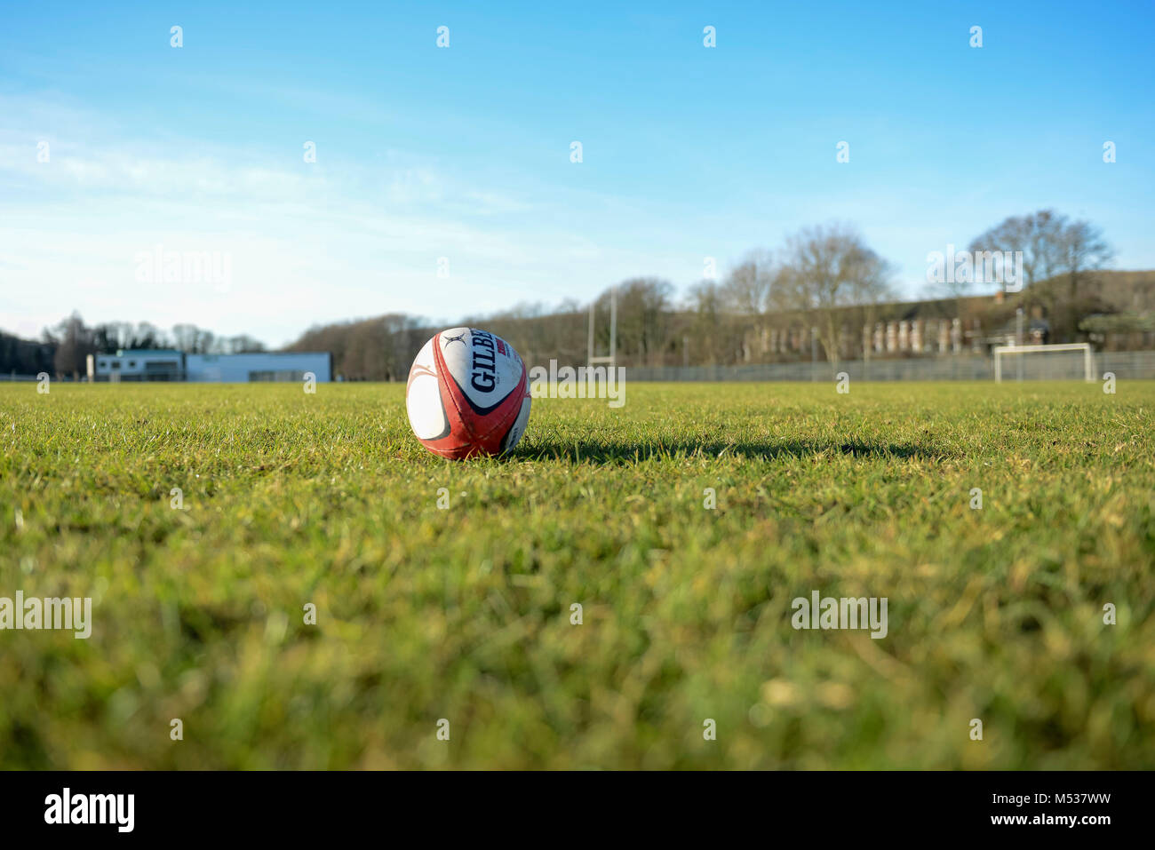 Schule Sportplätze und Plätze für Sportarten wie Fußball und Rugby mit ordentlich Gras gekennzeichnet Stockfoto