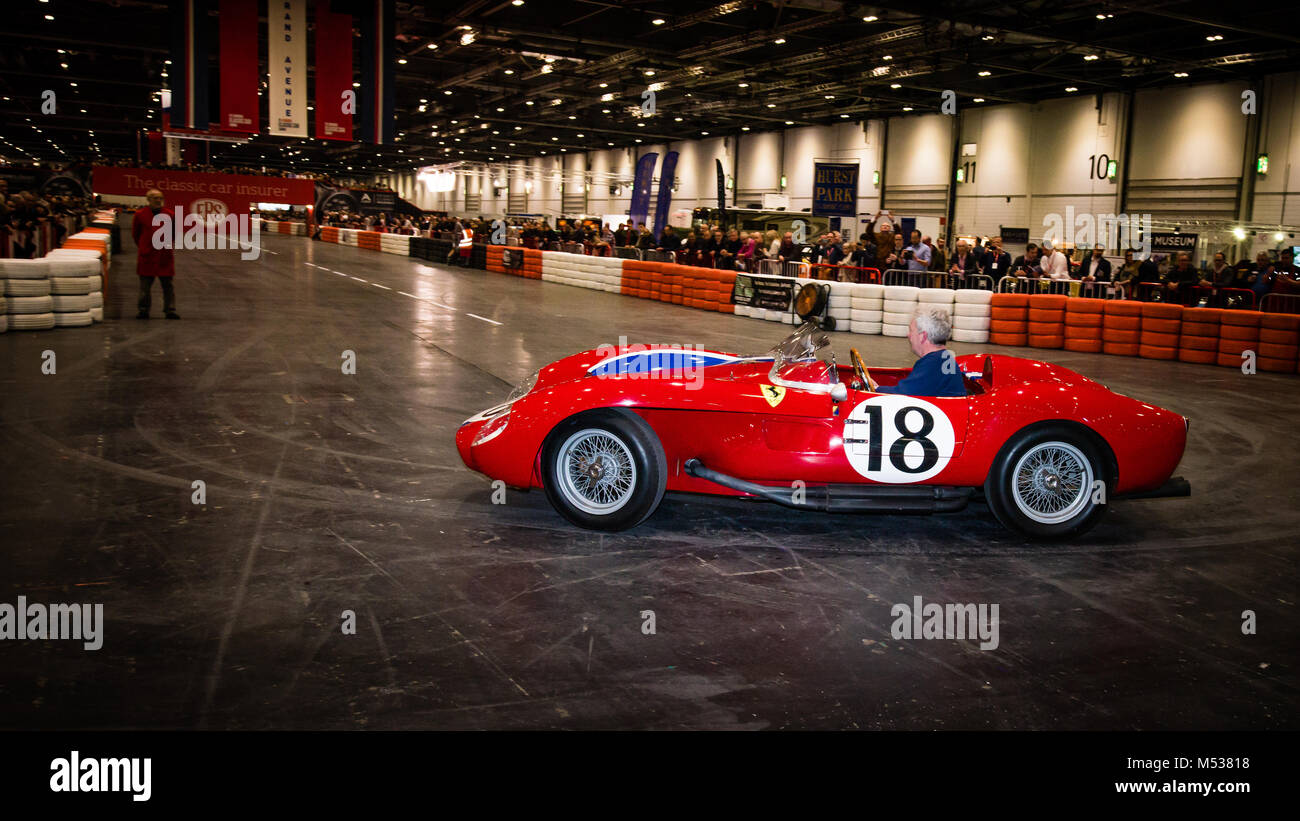 1962 Ferrari 250 TR Evokation fahrdemonstration am London Classic Car Show & Historic Motorsport internationalen Schau in ExCel Stockfoto