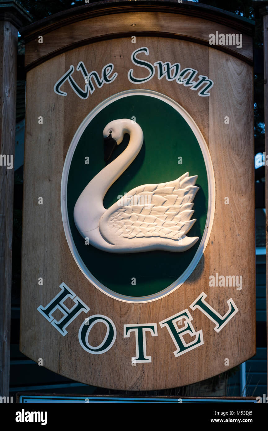 Beleuchtete Zeichen und Symbol für die Swan Hotel in Port Townsend, Washington Stockfoto