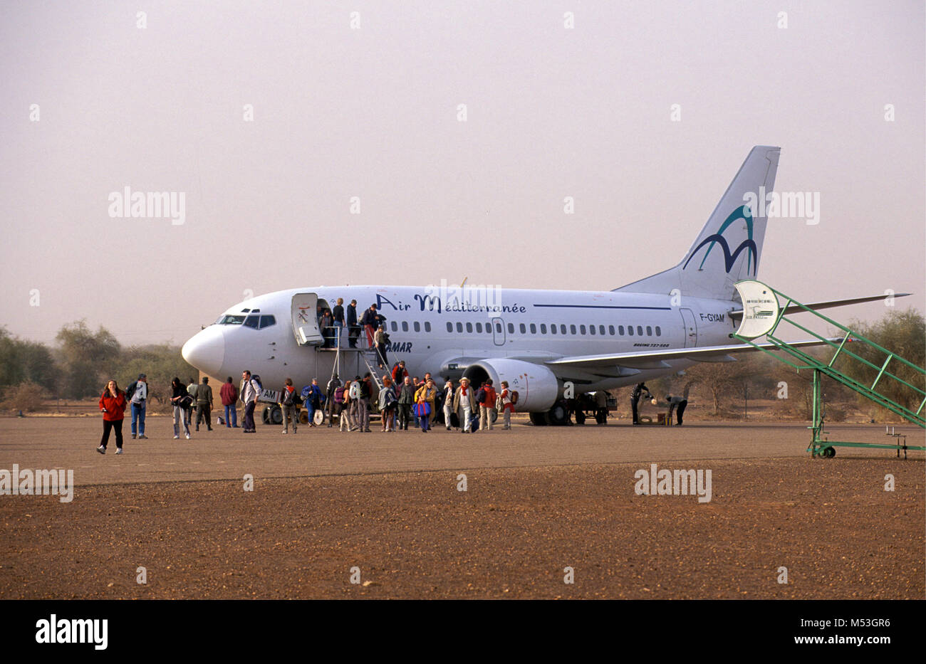 Mali. Gao. Sahel. Flugzeug der Air MÃ©diterranÃ©. Touristen. Flughafen. Stockfoto