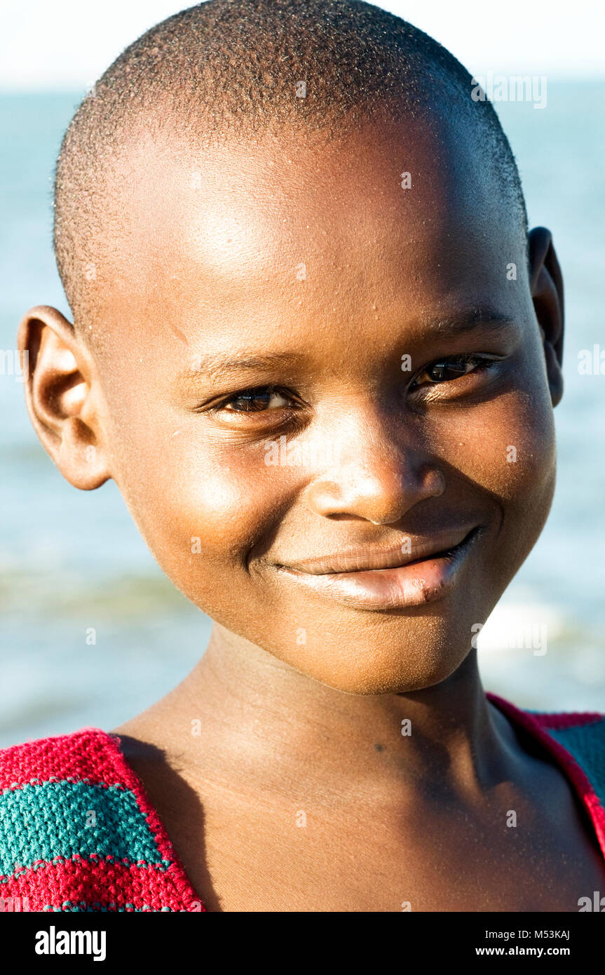 Boy am Pier, Malindi Kenia Stockfoto