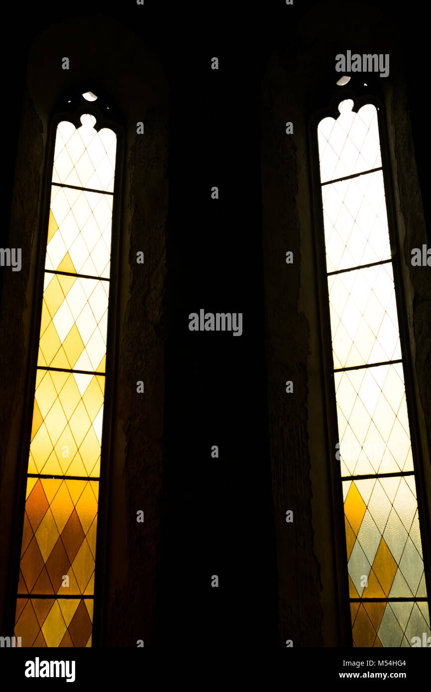 Gelbe Glasmalerei Kirche windows Stockfoto