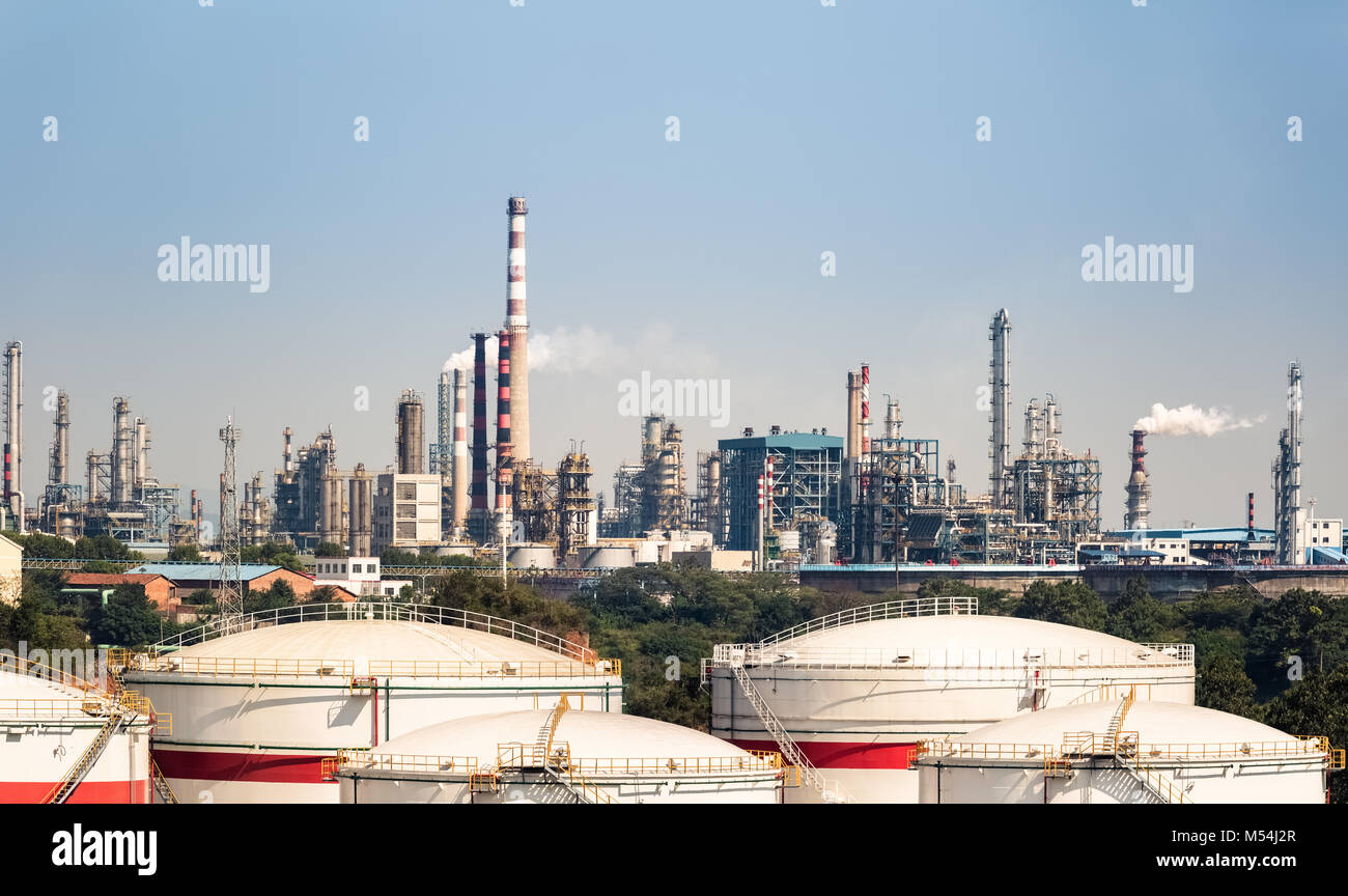 Petrochemischen komplex und Lagertanks Stockfoto