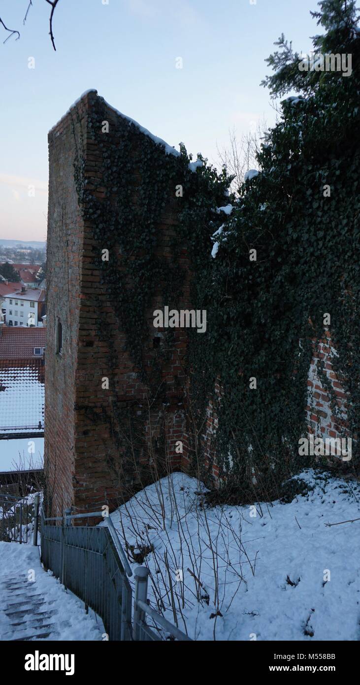 Dingolfing Bayern Niederbayern Kirche und Altstadt Obere Stadt Marienplatz im Winter Stockfoto