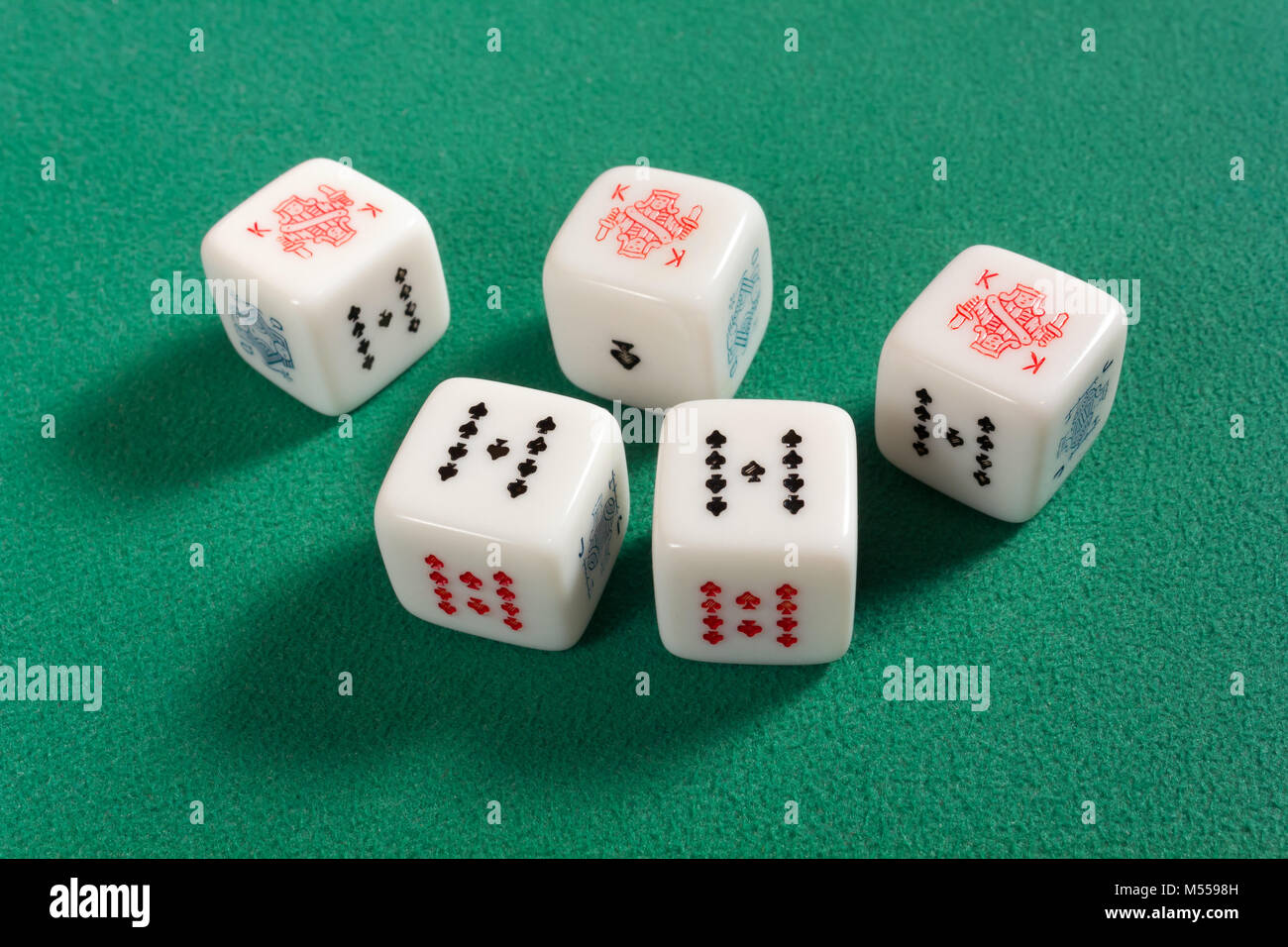 HARMILIY Poker Würfel Set – 5 Würfel Mit Spielkartenwerten, In Samtbeutel