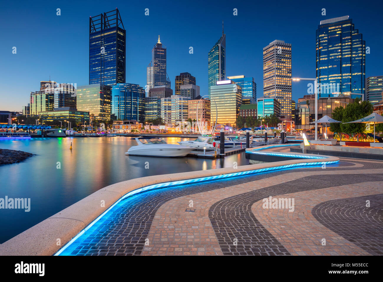 Perth. Stadtbild das Bild der Innenstadt Skyline von Perth, Australien während des Sonnenuntergangs. Stockfoto
