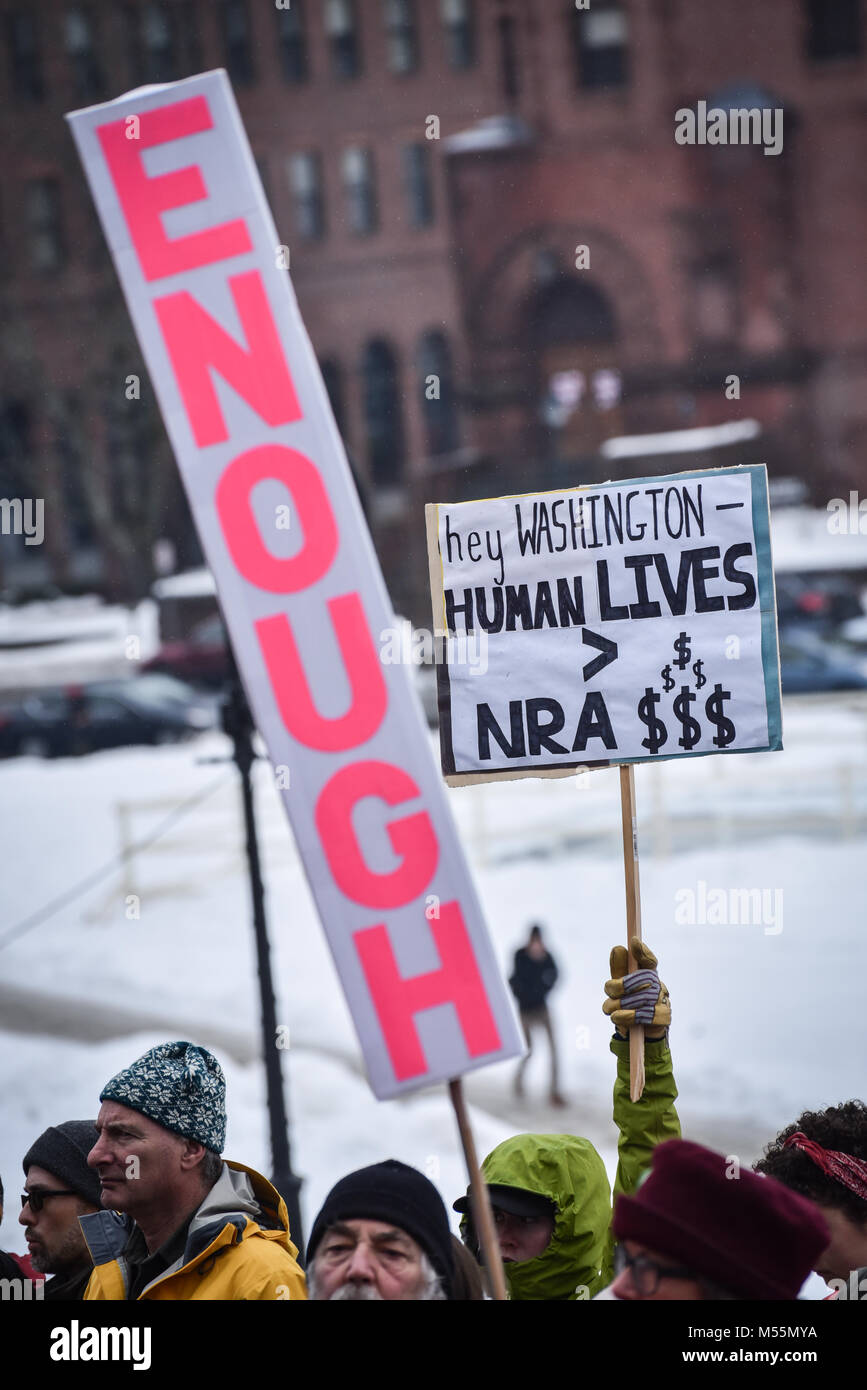 Montpelier, Vermont, USA. 19. Februar, 2018. Demonstration gegen Waffengewalt nach Park, FL, Schießereien, Vermont State House, Montpelier, VT, USA. Quelle: John lazenby/Alamy leben Nachrichten Stockfoto