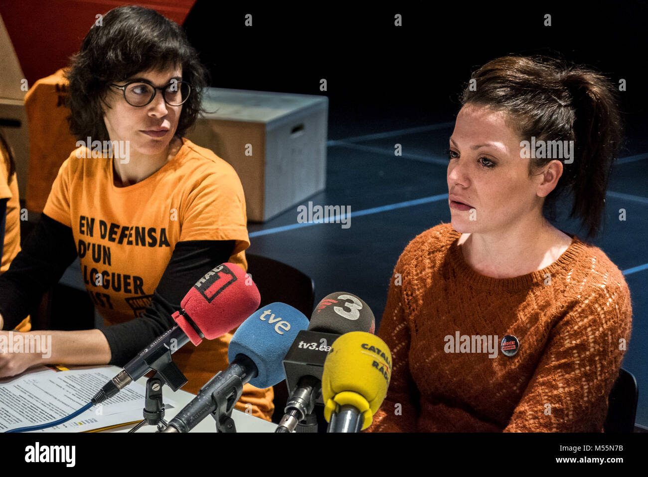 Barcelona, Katalonien, Spanien. 20 Feb, 2018. Aurora FernÃ¡Méndez, gesehen auf der Pressekonferenz. Seit seiner Gründung in mid-2017, die Mieter Union kämpft gegen den Verdrängungswettbewerb von Wohnungen zu vermieten. Barcelona erlitt eine alarmierende Bedarf an erschwinglichen Mietwohnungen, während die Immobilienpreise nicht mehr stoppen. Die Mieter Union hat eine radikalere soziale Initiativen der Mietmarkt zu beeinflussen gestartet und es war in der Pressekonferenz bekannt. Credit: Paco Freire/SOPA/ZUMA Draht/Alamy leben Nachrichten Stockfoto