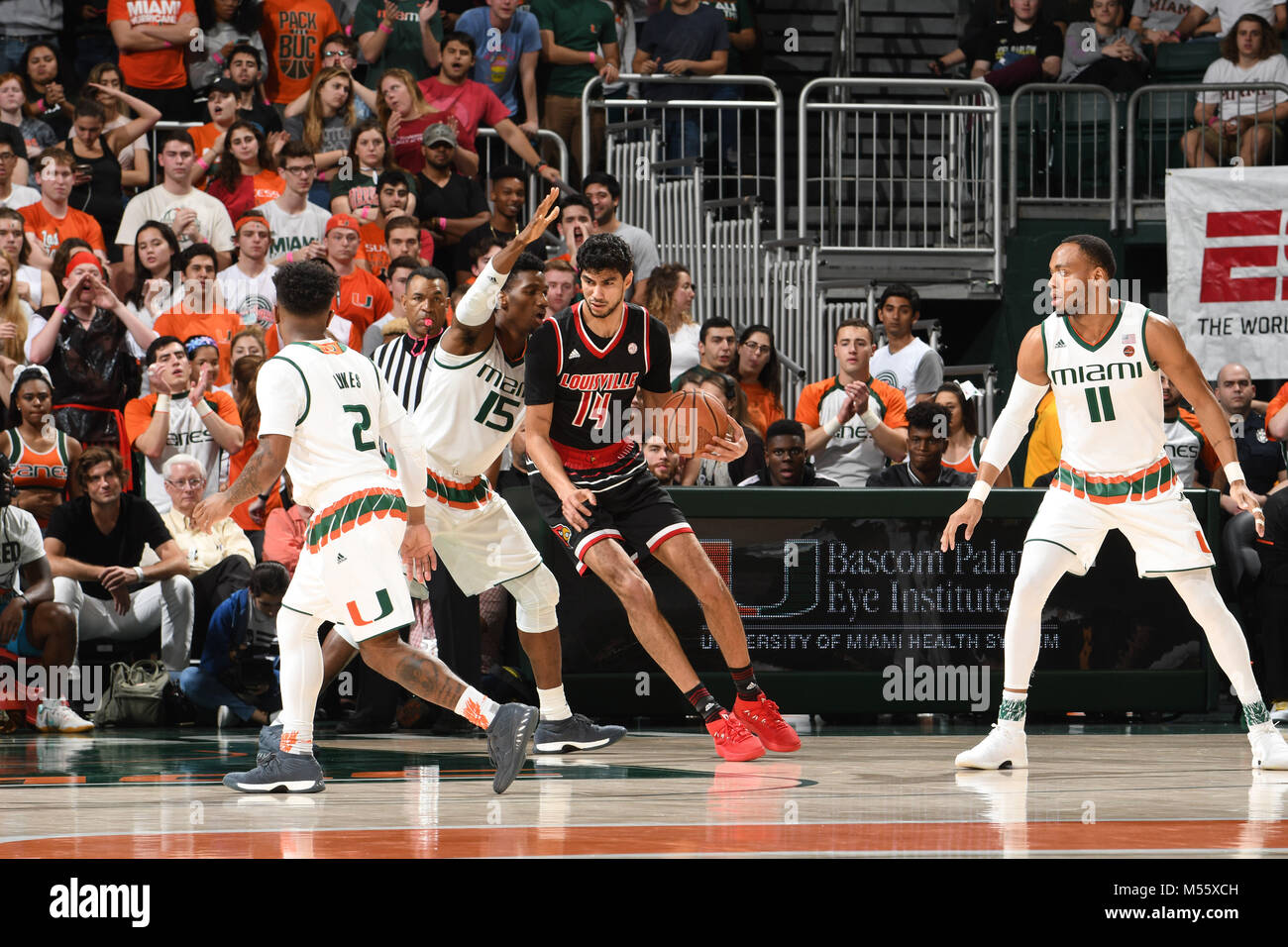 Coral Gables, Florida, USA. 24 Jan, 2018. Anas Mahmoud #14 von Louisville in Aktion während der NCAA Basketball Spiel zwischen dem Miami Hurrikane und die Louisville Kardinäle in Coral Gables, Florida. Die 'Canes besiegt die Kardinäle 78-75. Credit: Csm/Alamy leben Nachrichten Stockfoto