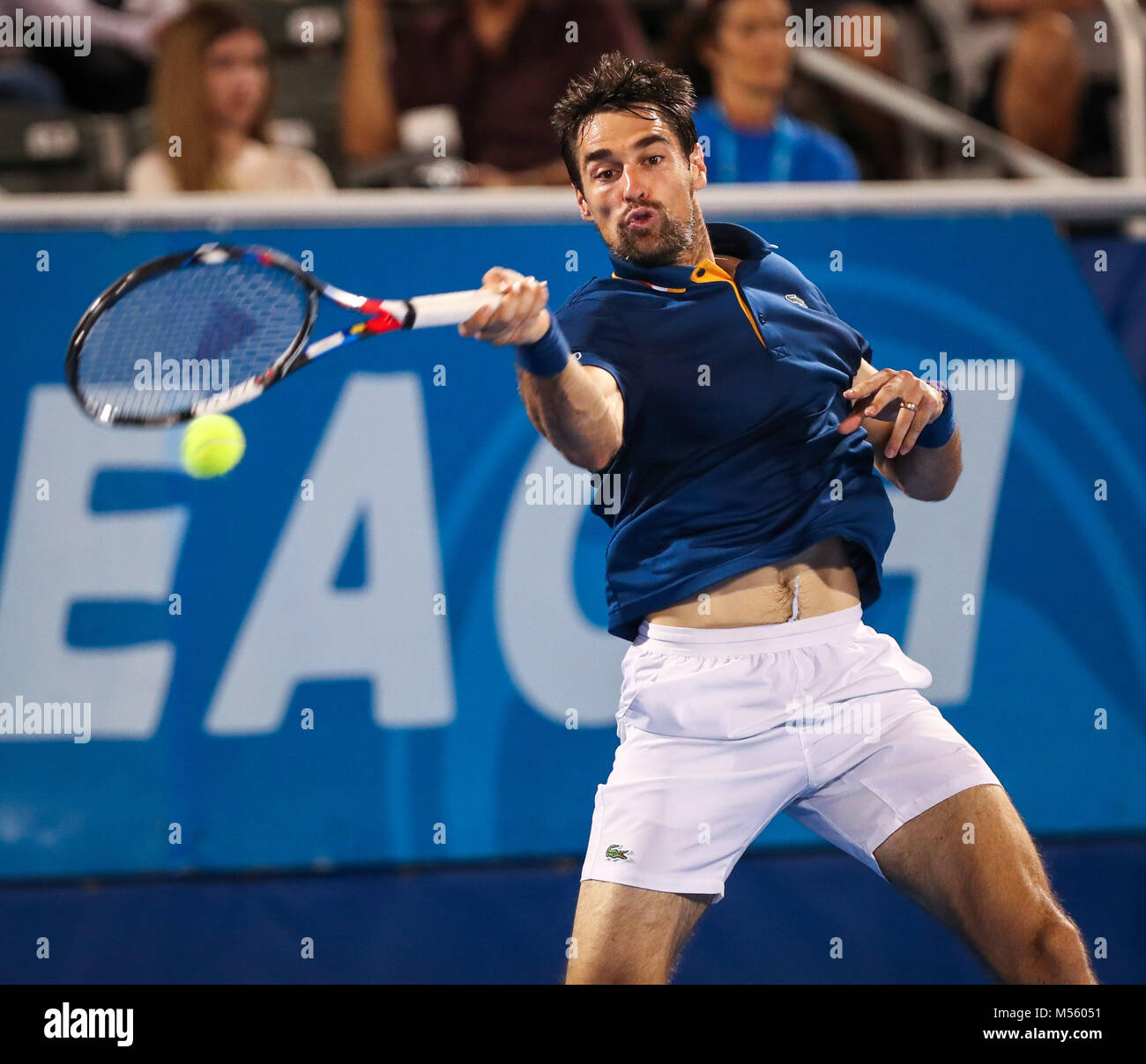 Delray Beach, Florida, USA. 20 Feb, 2018. Jeremy Chardy aus Frankreich, schlägt eine Vorhand gegen Juan Martin Del Potro aus Argentinien, während der Delray Beach Open ATP Tennisturnier 2018, Stadion an der Delray Beach & Tennis Center in Delray Beach, Florida, USA gespielt. Juan Martin Del Potro gewann 6-2, 6-4. Mario Houben/CSM/Alamy leben Nachrichten Stockfoto