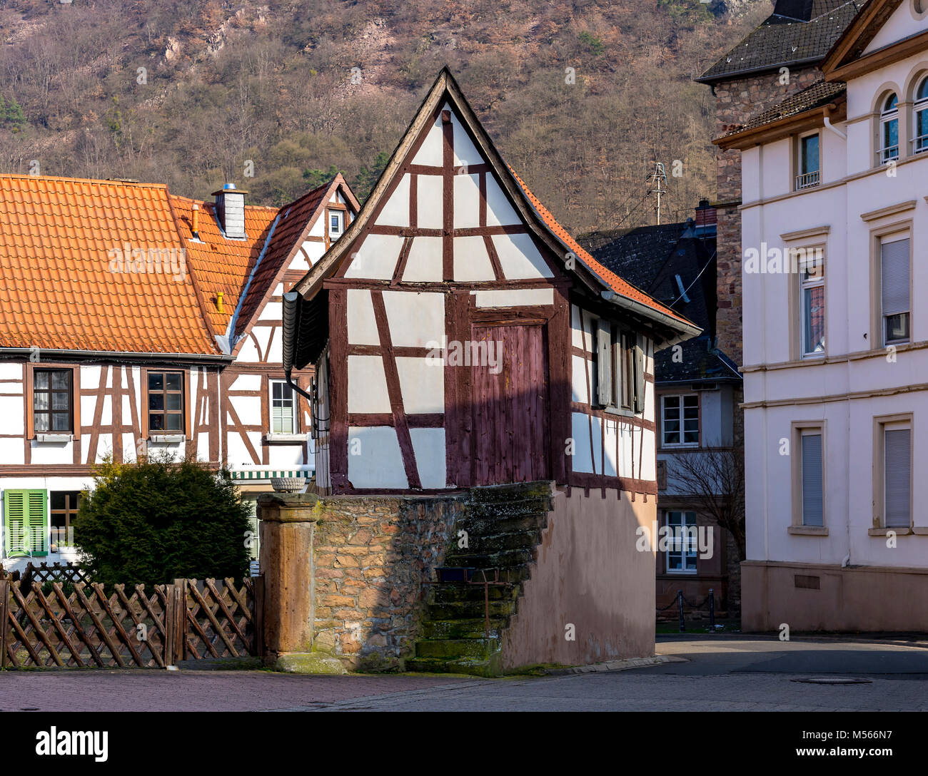 Blick auf Bad Kreuznach, Bad Münster am Stein Ebernburg. Von 1560 Zehntscheune. Stockfoto