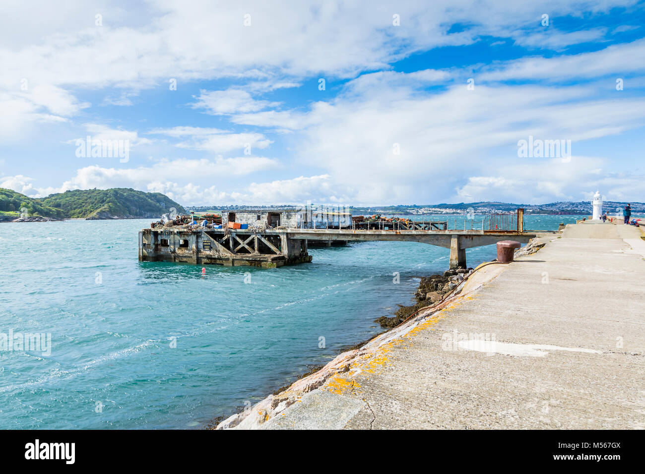 Verfallene, stillgelegten Hafen Inszenierung im Hafen von Brixham, Devon, Großbritannien. Stockfoto