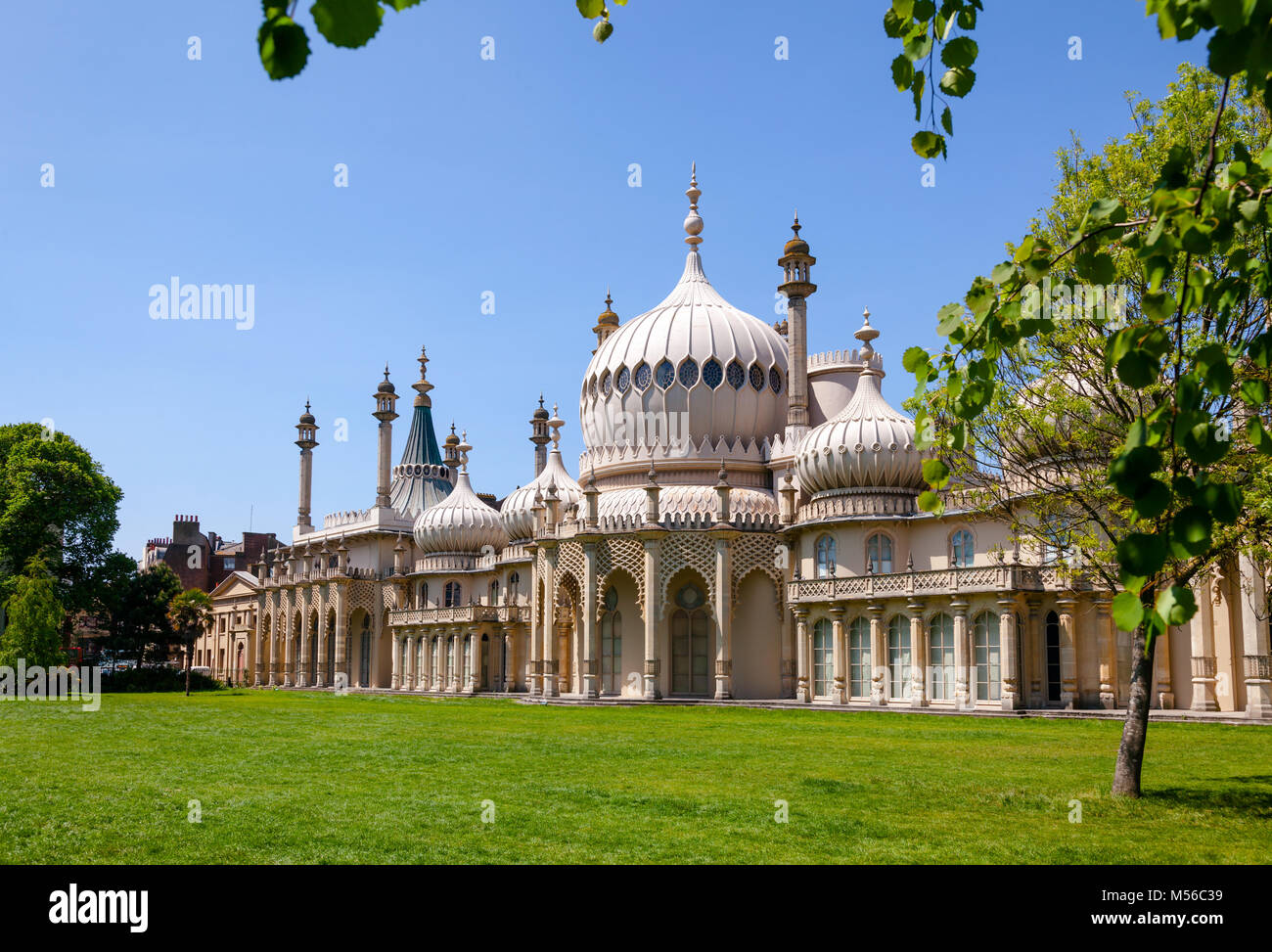 Der Royal Pavilion (Brighton Pavillon), ehemalige königliche Residenz im indo-sarazenischen Stil in Brighton, East Sussex, Südengland, Großbritannien Stockfoto