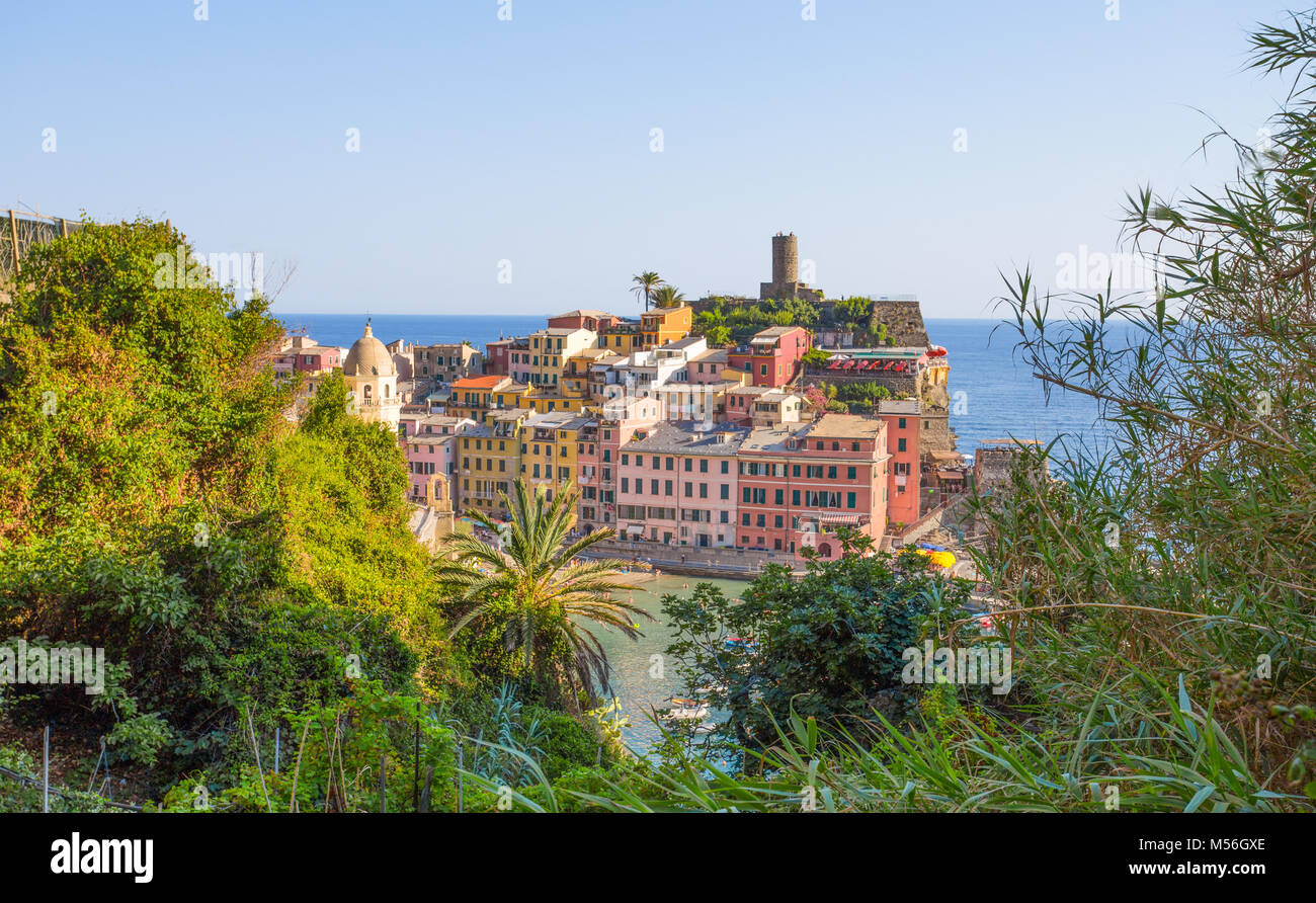 VERNAZZA, Italien, 31. JULI 2017 - Blick auf Vernazza, Cinque Terre, La Spezia Provinz, Ligurische Küste, Italien. Stockfoto