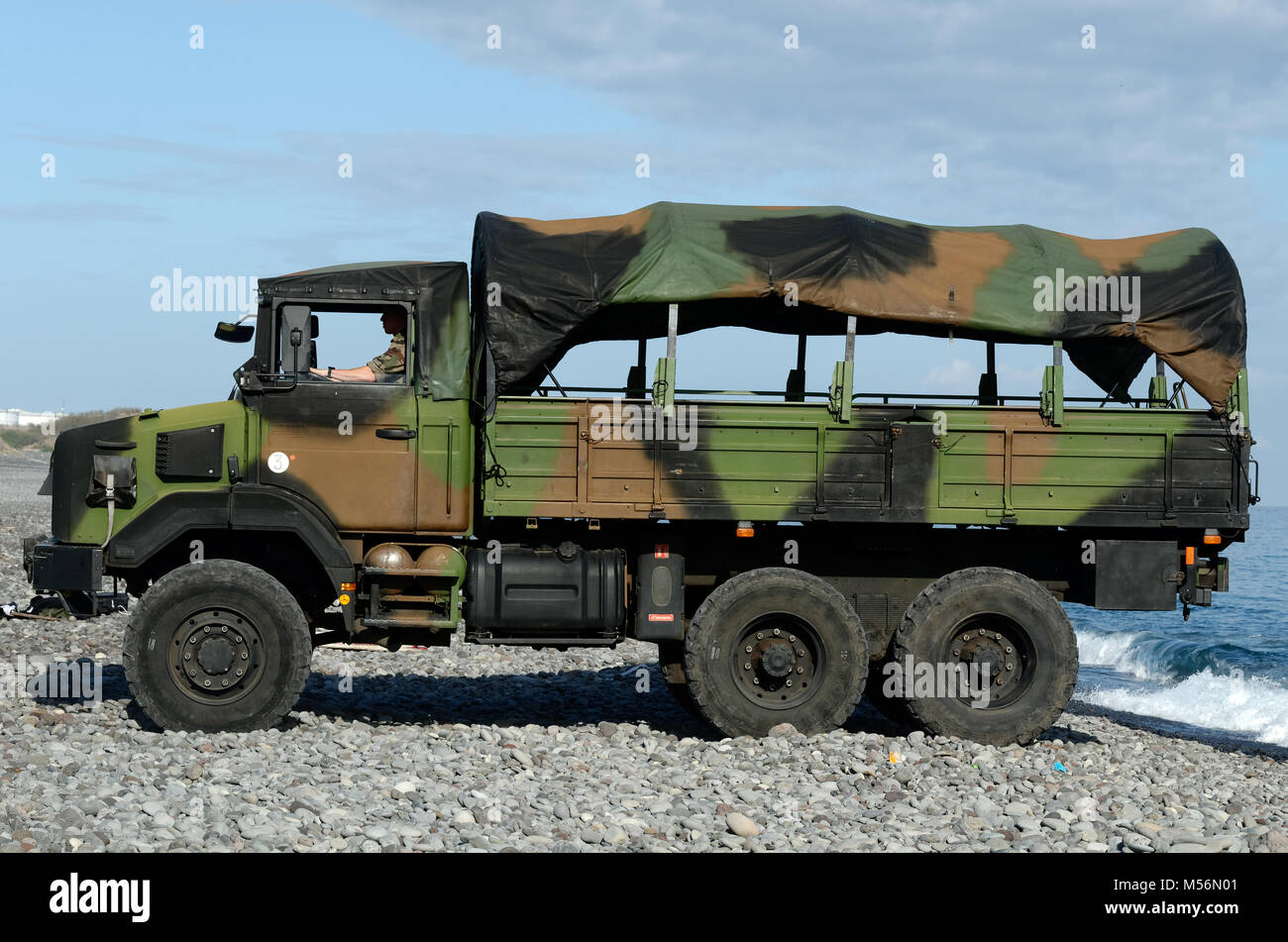 Militärische Geländewagen Einschiffen für amphibische Ausbildung Stockfoto