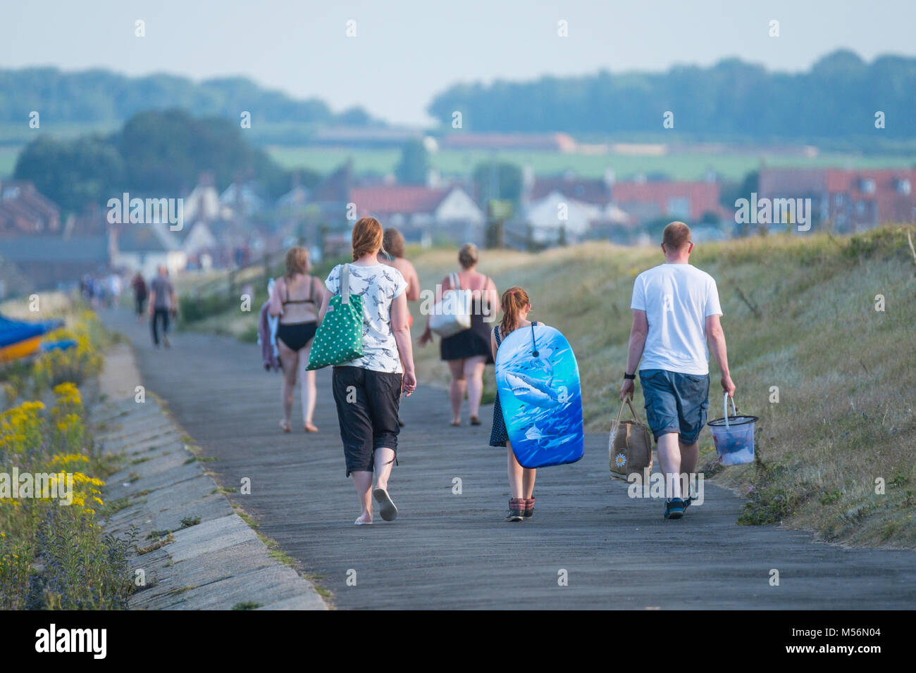 Heimweg vom Strand am Ende von einem Sommertag. Stockfoto