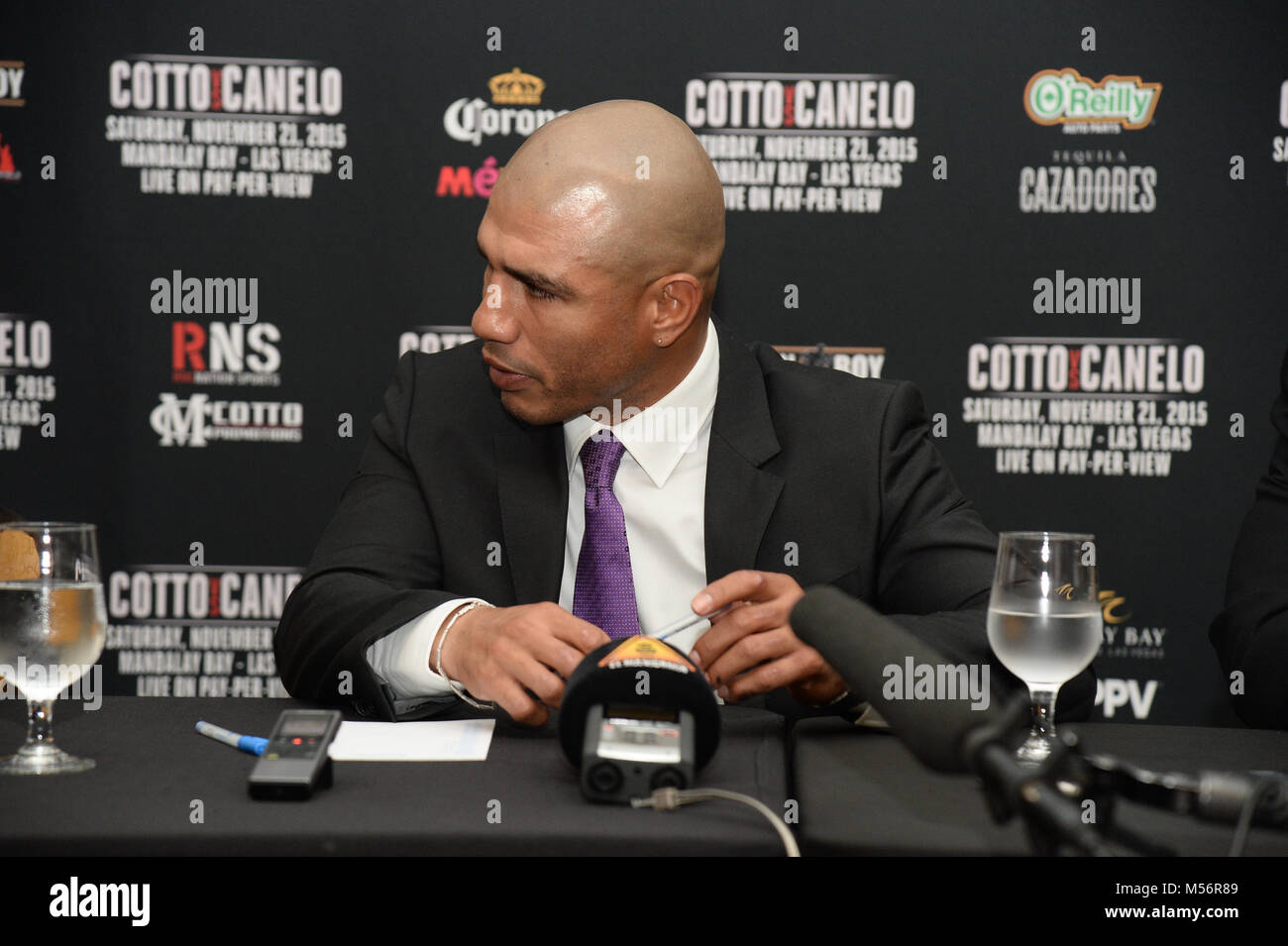 NEW YORK, NY - 26. August: Boxer Miguel Cotto auf dem Bild New York Pressekonferenz für die bevorstehende "Cotto Vs CANELO" für November 21, 2015 in Las Vegas, im Wyndham Hotel New Yorker Hotel in New York City am 26. August 2015 in New York City. Credit: Harry Pluviose/MediaPunch Stockfoto