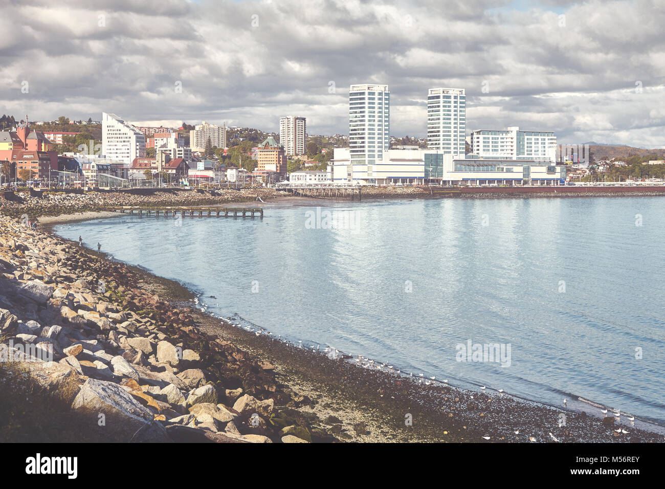 Retro getonten Bild der Stadt Puerto Montt, Chile. Stockfoto