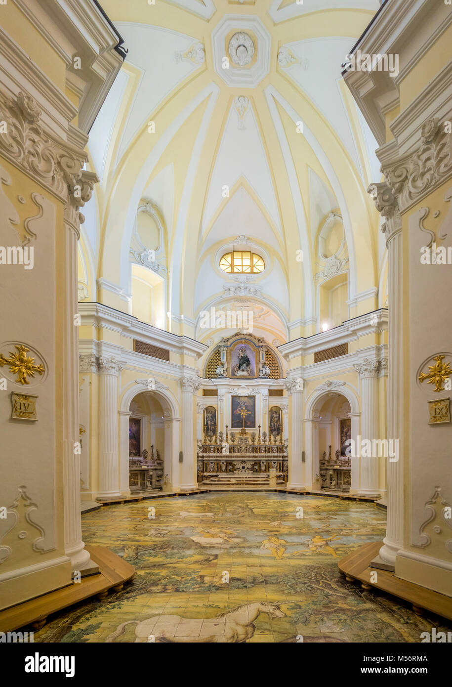Innenraum der St. Michael Kirche in Anacapri, der mosaikboden von Leonardo Chiaiese., aus maioliques aus Neapel, stellt die irdischen Parad Stockfoto