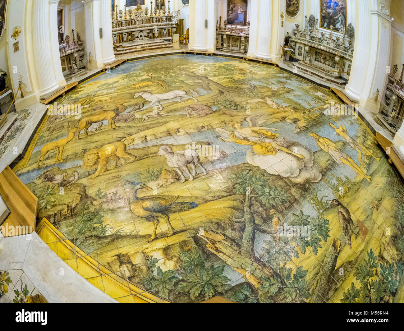 Innenraum der St. Michael Kirche in Anacapri, der mosaikboden von Leonardo Chiaiese. Stockfoto