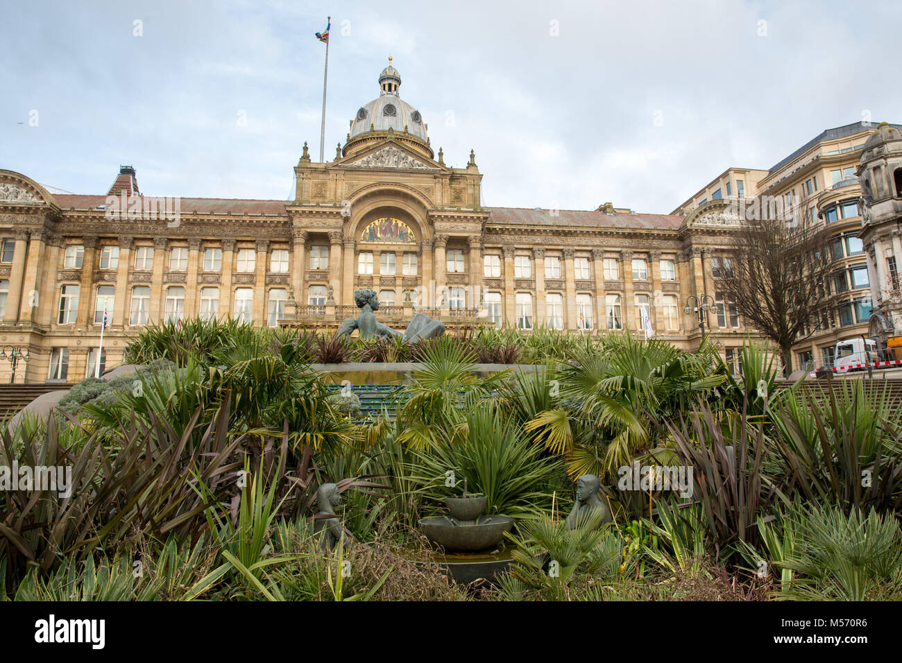 Birmingham Rat Haus, Victoria Square, durch den Garten Springbrunnen umrahmt. Stockfoto