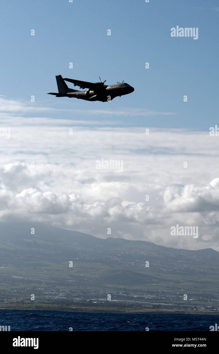 Einer der beiden CAS2 CN 235-300 ET 50 Reunion Flüge in den Süden der Insel, über dem Indischen Ozean Stockfoto