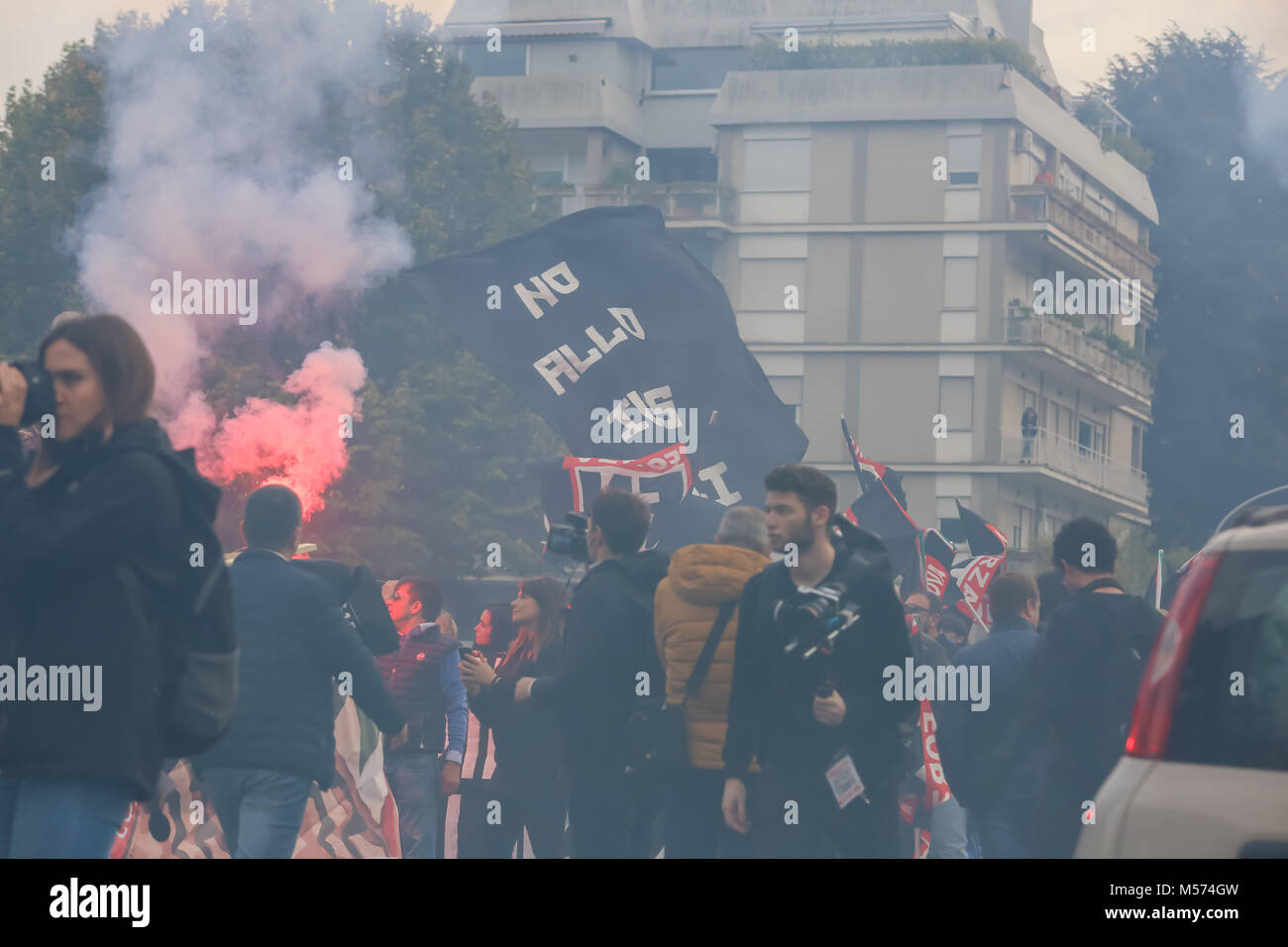 Rom, Italien, 4. November 2017. Demonstration der politischen Bewegung namens "Forza Nuova" in Rom in der EUR-Zone am 04. November 2017. Rom, Ital Stockfoto