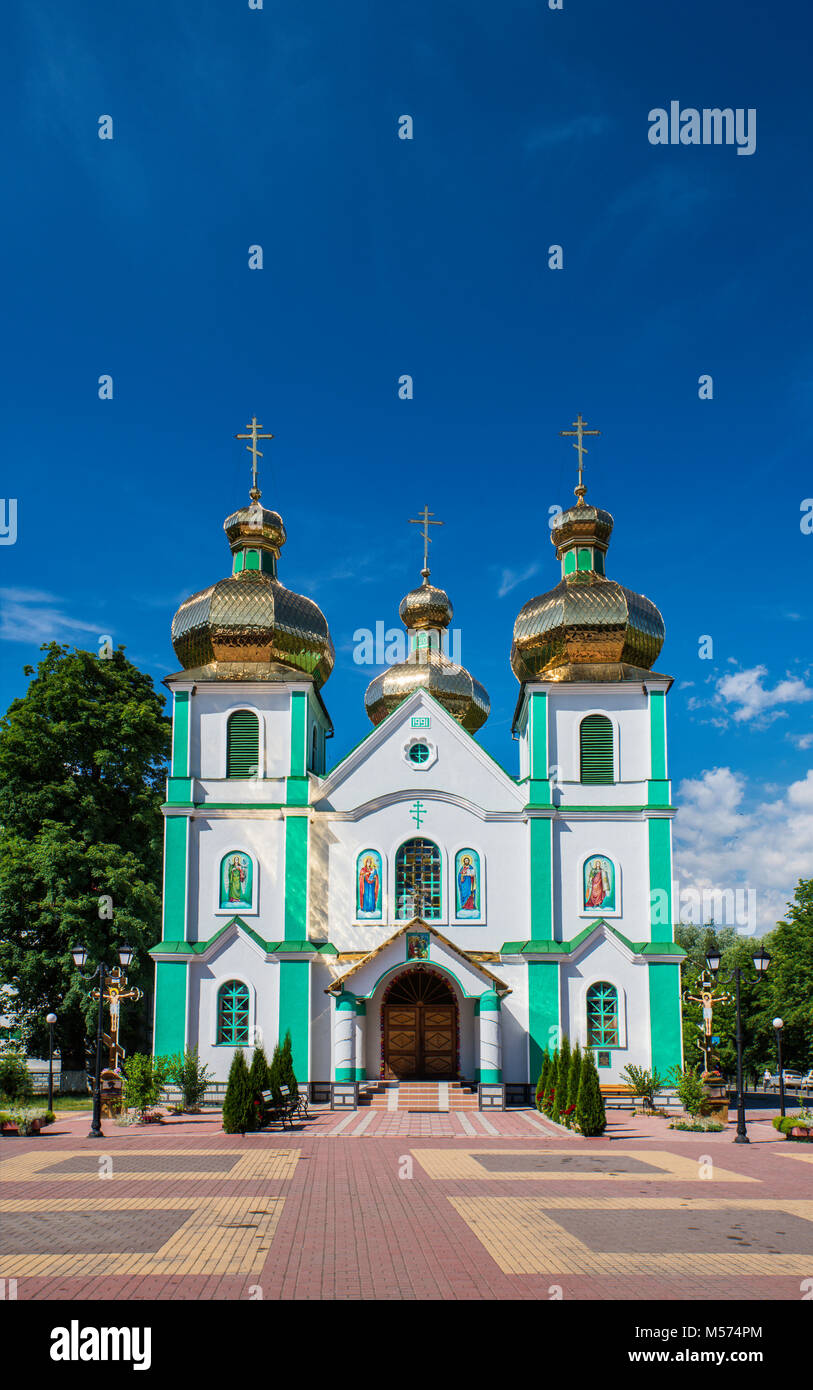 Heiligen Geist Griechisch-katholische Kirche, die im Jahre 1991 in der Stadt von Rakhiv, Karpaten, Huzulischen Region, Karpaten Ruthenia, Ukraine gebaut Stockfoto