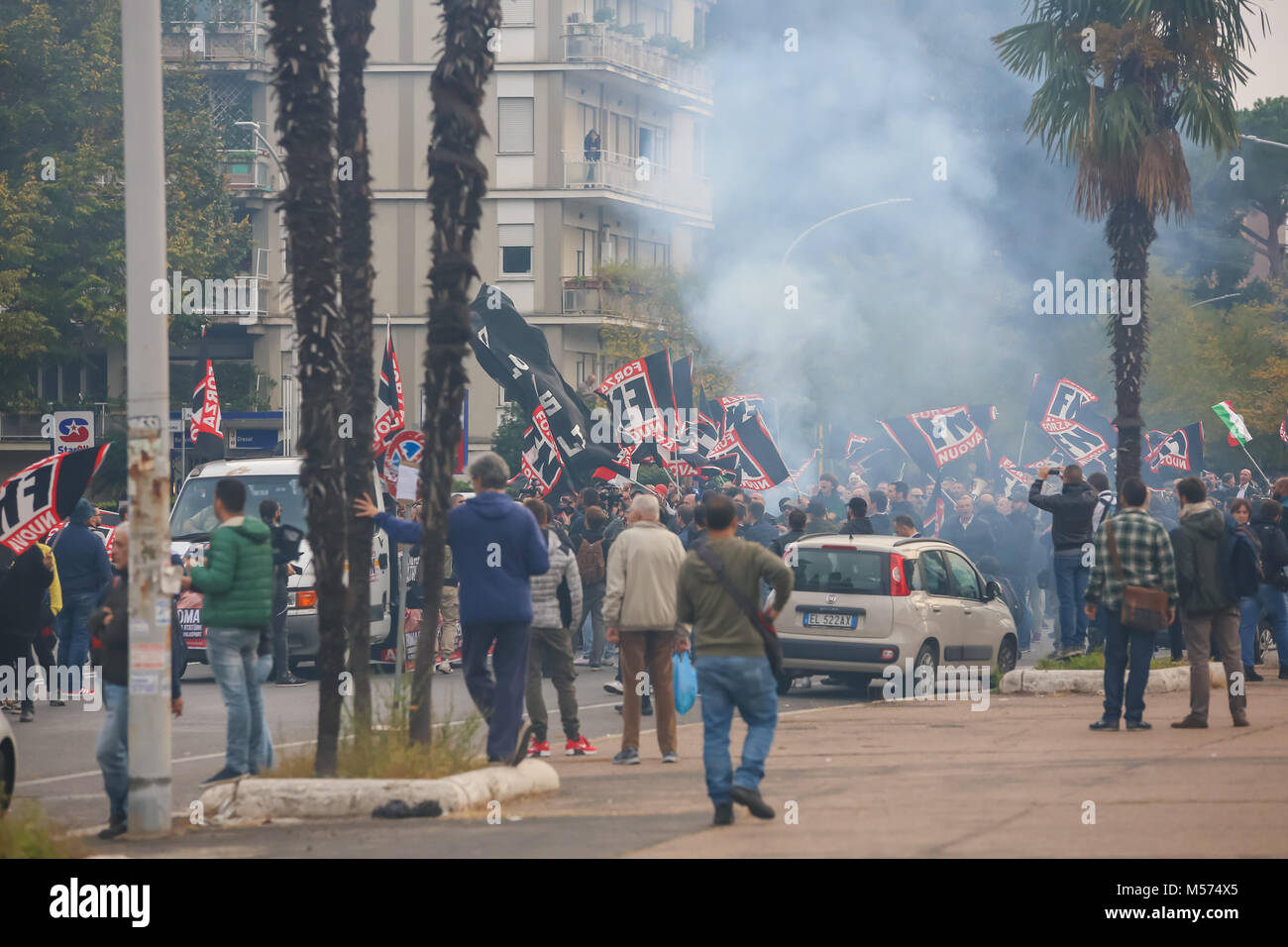 Rom, Italien, 4. November 2017. Demonstration der politischen Bewegung namens "Forza Nuova" in Rom in der EUR-Zone am 04. November 2017. Rom, Ital Stockfoto