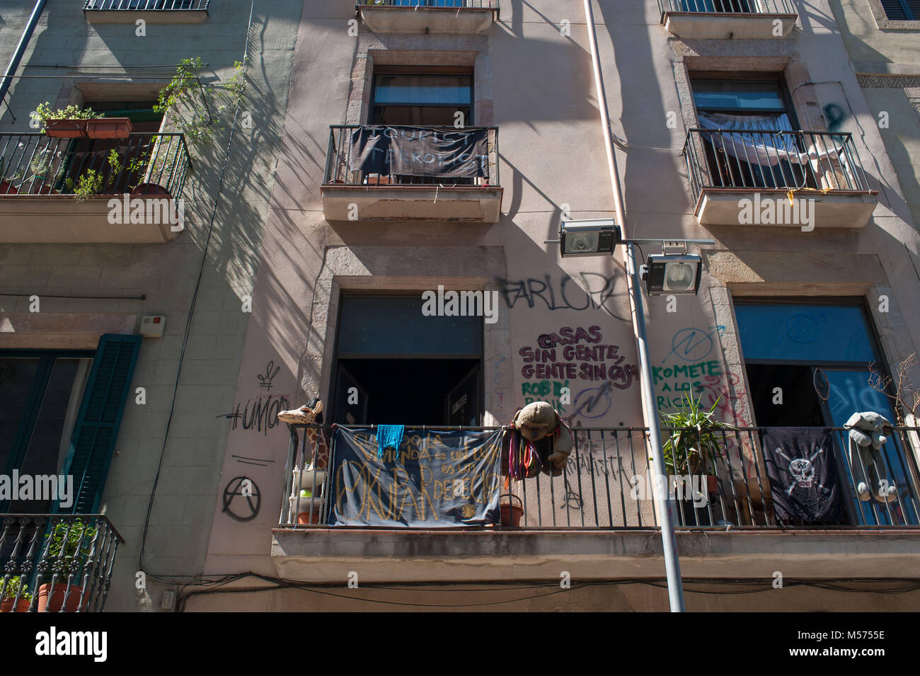 Barcelona, Katalonien. Spanien. Besetztes Haus in der Ciutat Vella. Stockfoto