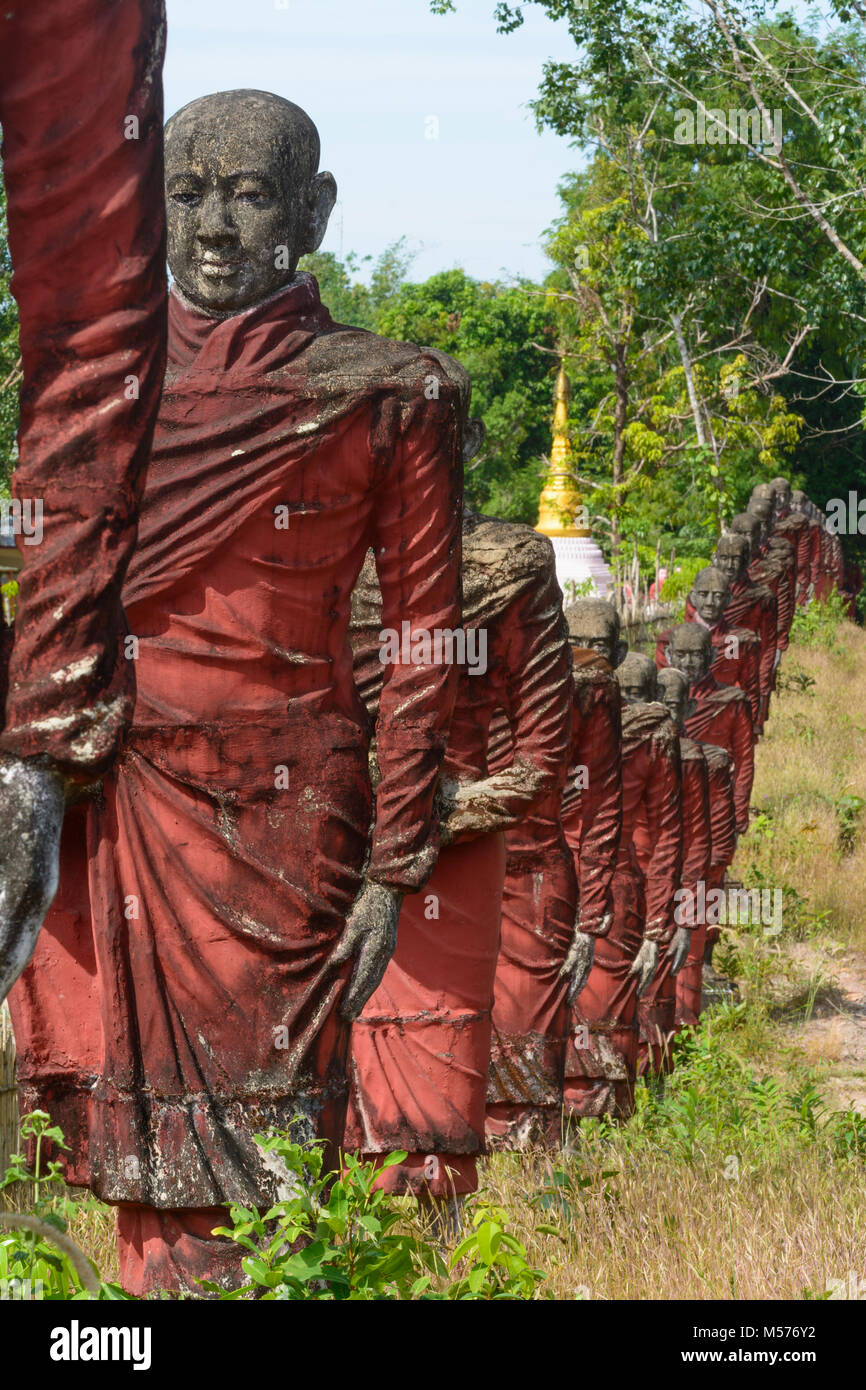 Mudon, 500 lebensgroßen Statuen des Arahat Jünger des Buddha, in der Nähe  von Mawlamyine, Mon, Myanmar (Birma Stockfotografie - Alamy