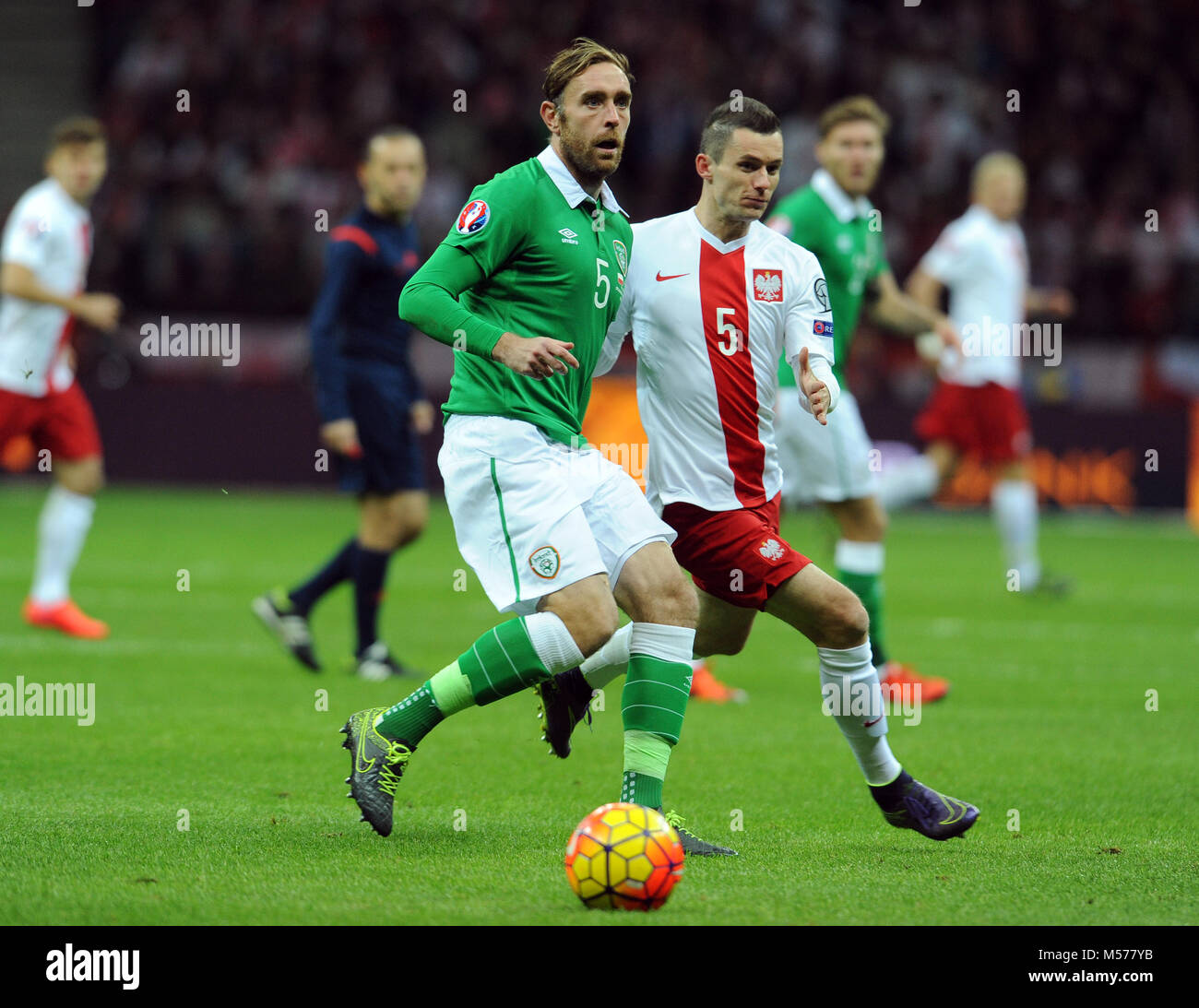 Warschau, Polen - 11. OKTOBER 2015: EURO 2016 Europameisterschaft Qualifing runden Frankreich Polen - Republik Irland o/p Richard Keogh Krzysztof Mac Stockfoto