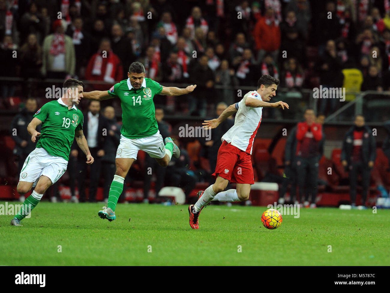 Warschau, Polen - 11. OKTOBER 2015: EURO 2016 Europameisterschaft Qualifing runden Frankreich Polen - Republik Irland o/p Robbie Brady Jon Walters Ro Stockfoto