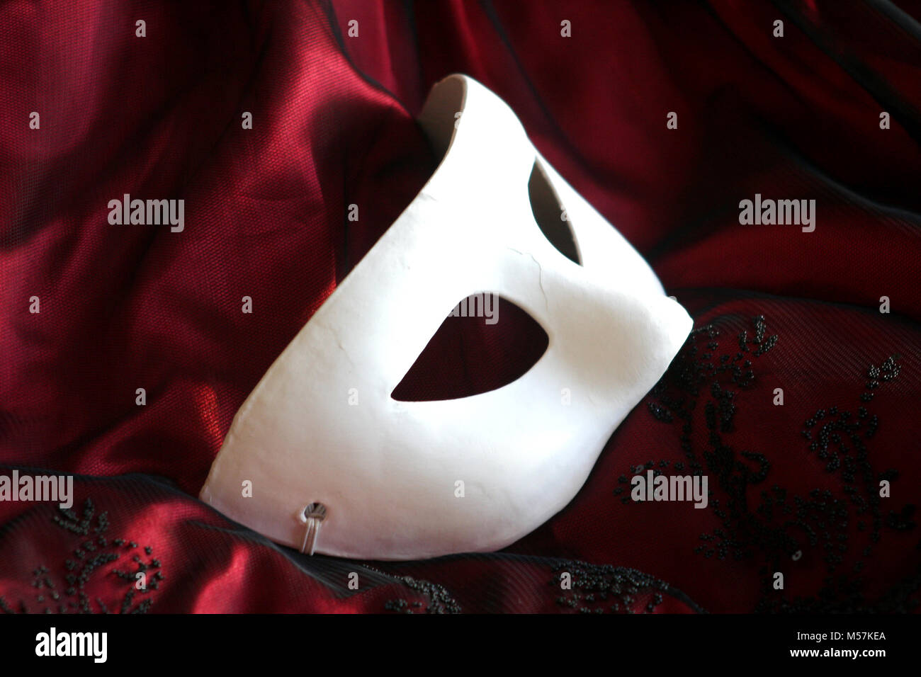 Phantom Der Oper Maske Für Damen – Halbgesichts-Metallmaske Mit Strass, Perfekt Für Karneval & Maskenbälle
