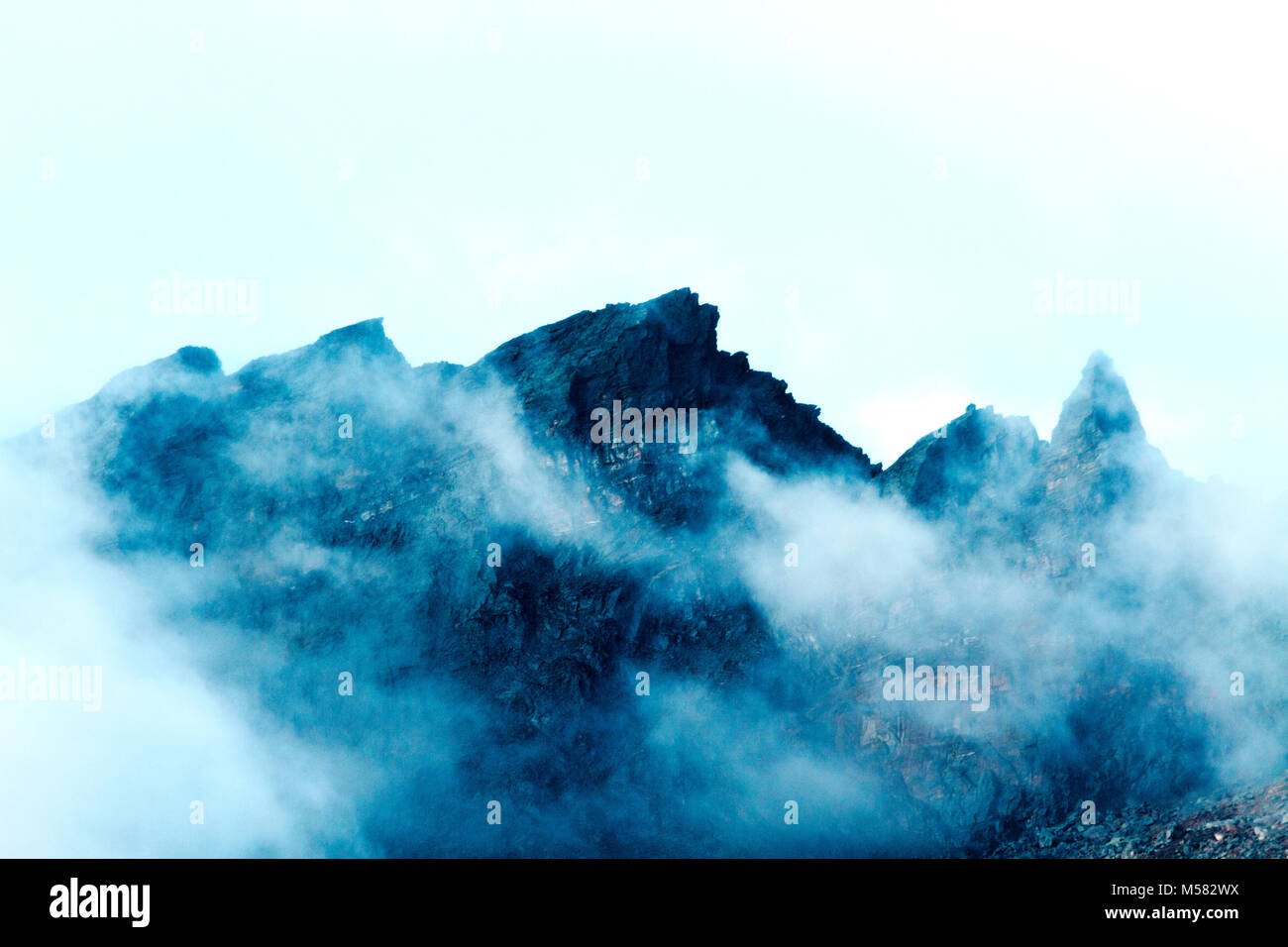 Rauchen schwarze Berge, Texturen und Hintergründe Stockfoto