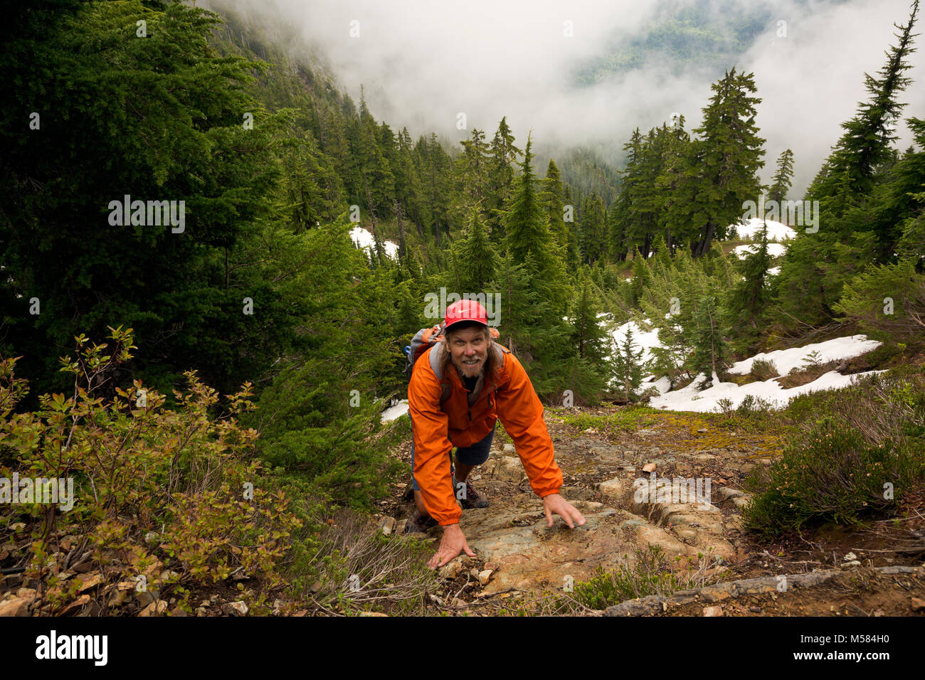 WA 13505-00 ... WASHINGTON - Wanderer auf der Jagt Route zum Berg Vergessen im Mount Baker - Snoqualmie National Forest. Stockfoto
