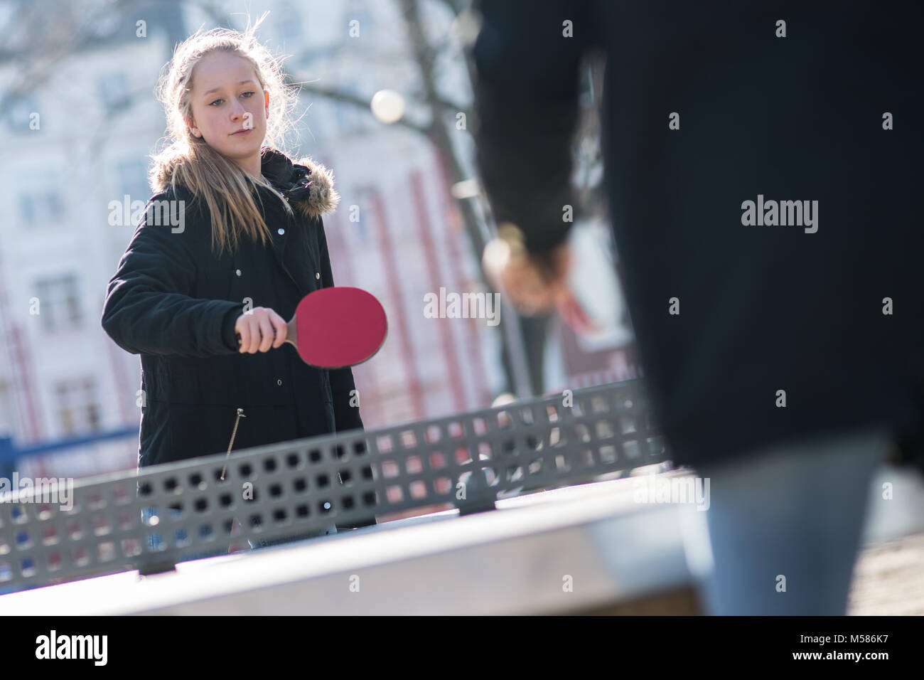 Kinder in der Stadt Düsseldorf, Deutschland. Stockfoto