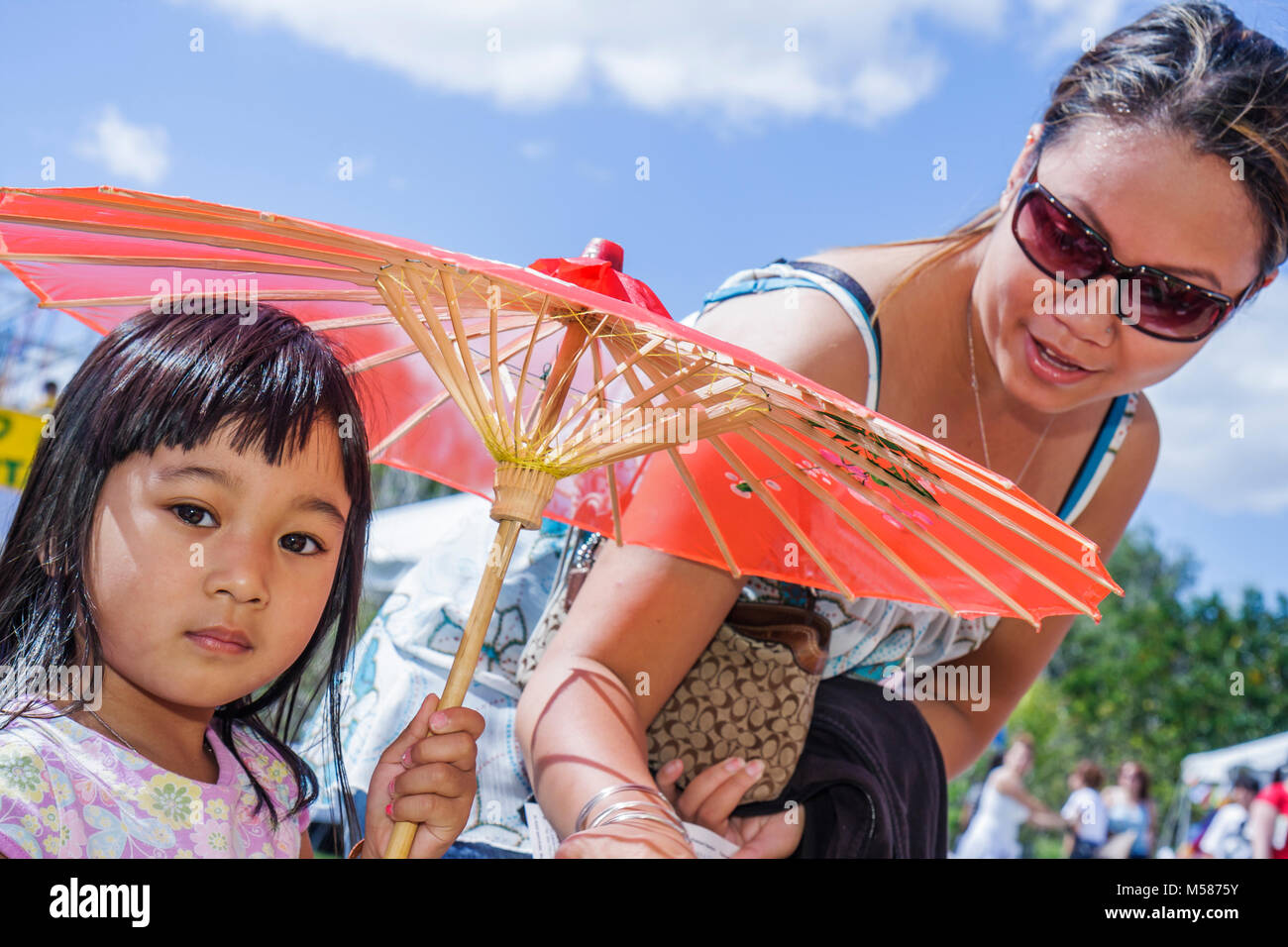 Miami Florida, Homestead, Redlands, Fruit & Spice Park, Asian Culture Festival, Festivals fair, Frau weibliche Frauen, Mutter, Eltern, Mädchen, Jugendliche Stockfoto