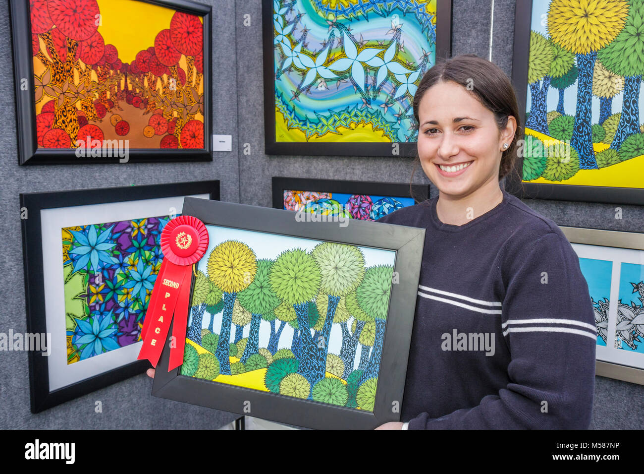 Miami Florida, Coral Gables, Miracle Mile, Coral Way, Karneval auf der Meile, Hispanic Festival, Festivals fair, Community Art, Künstler, Hispanic Frau weiblich wom Stockfoto